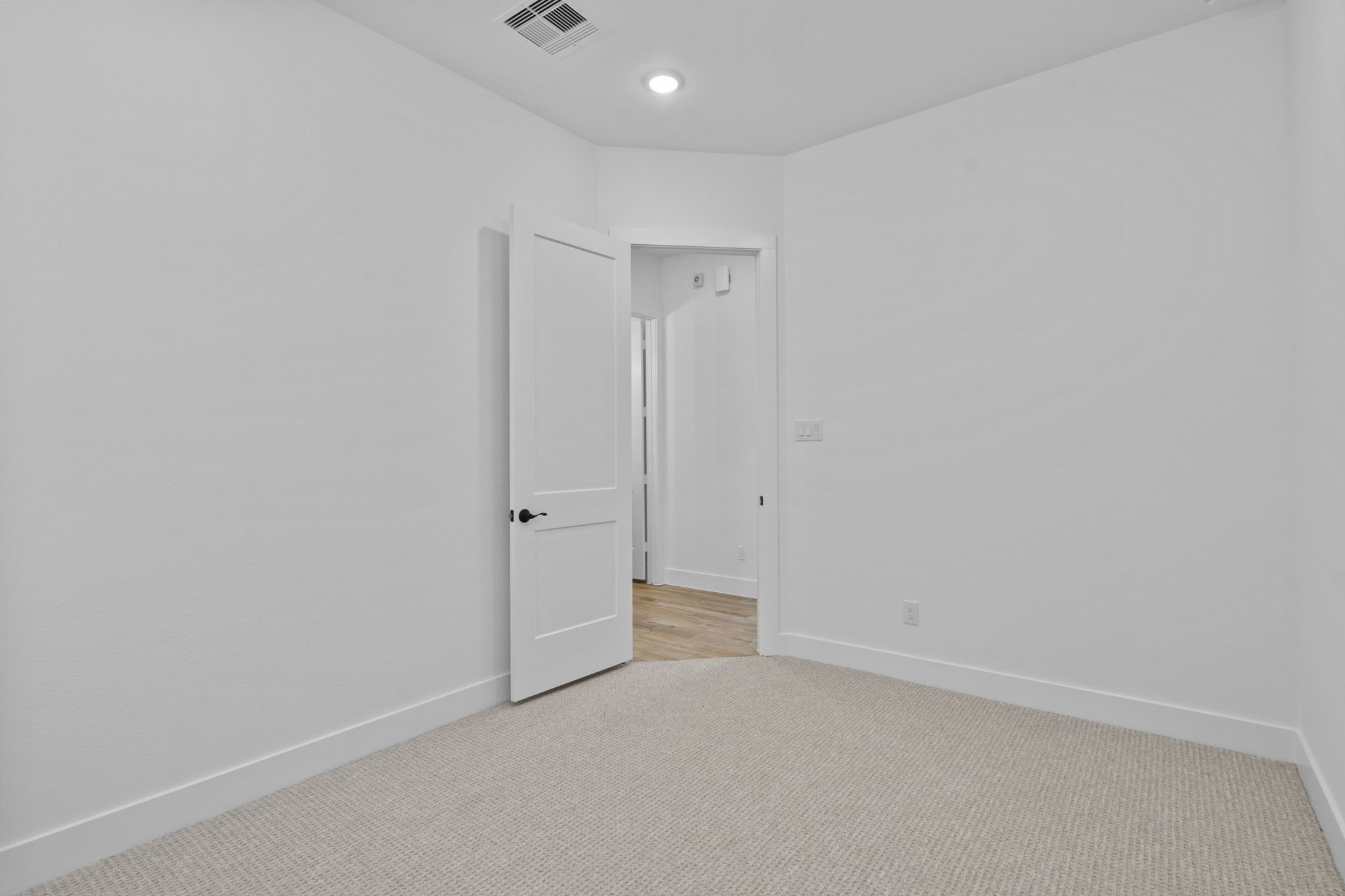 1118 New Haven Lane Property Photo 15