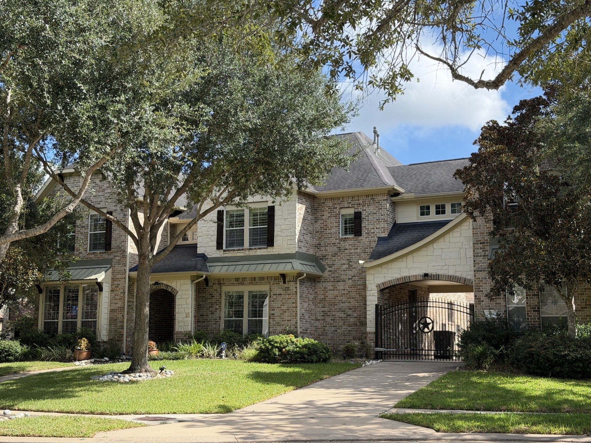 9607 Waters Lake Court Property Photo 2