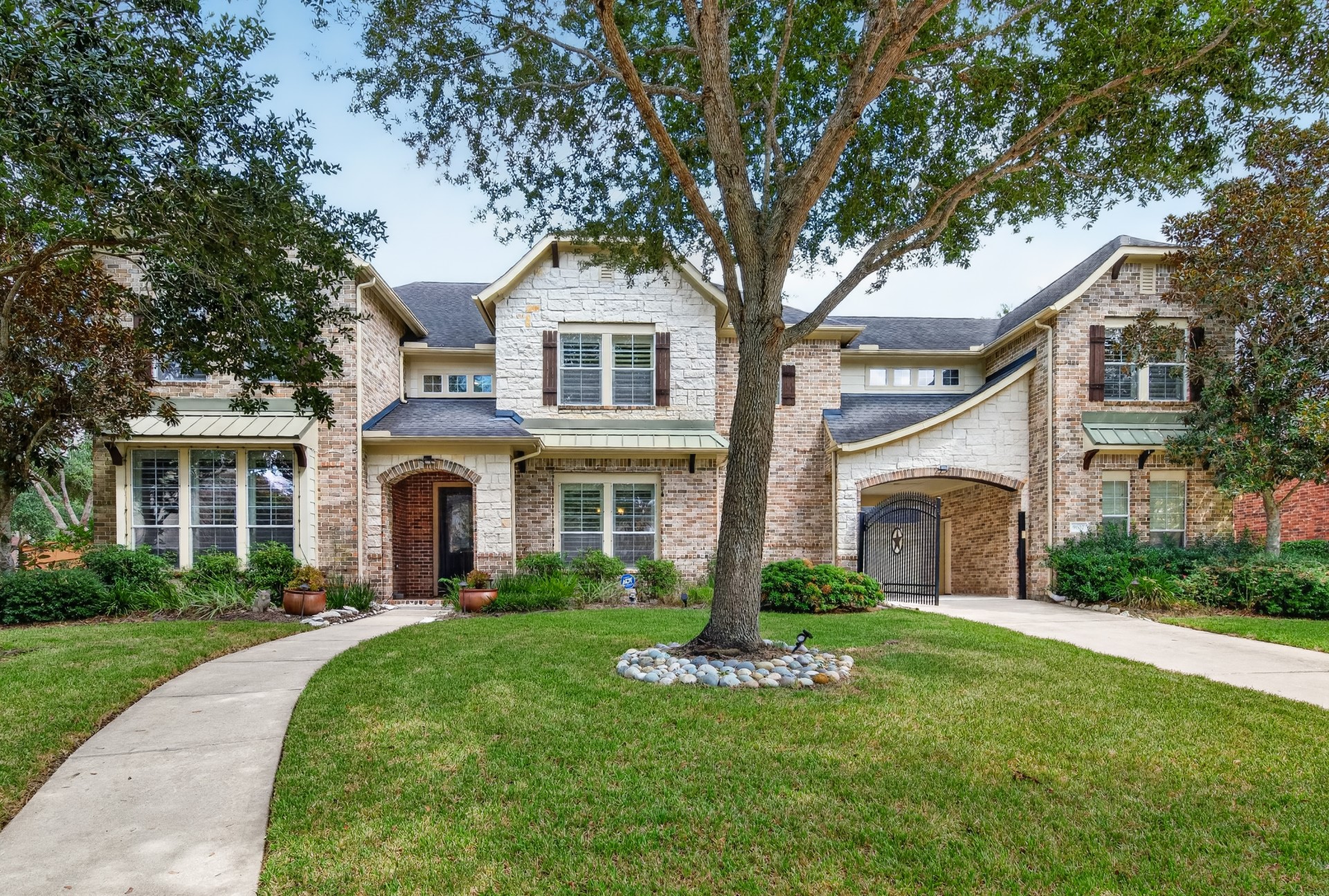 9607 Waters Lake Court Property Photo 4