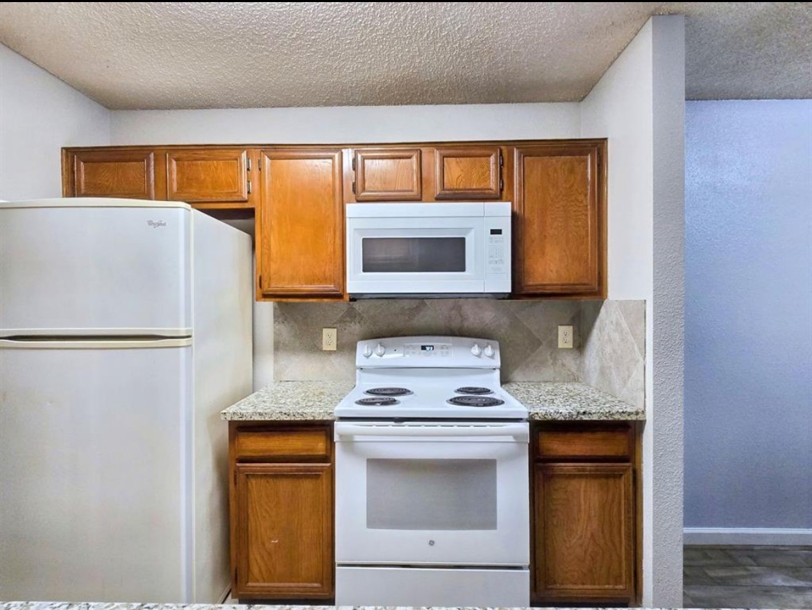 8389 Sands Point Drive Property Photo 5