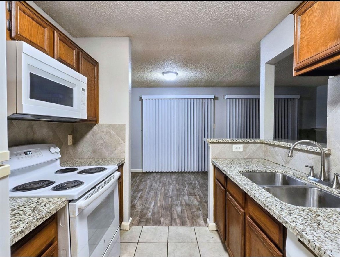 8389 Sands Point Drive Property Photo 6