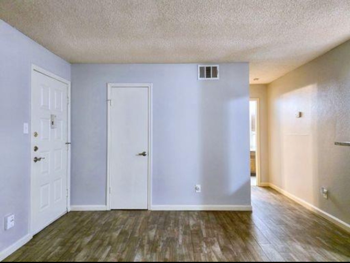 8389 Sands Point Drive Property Photo 7