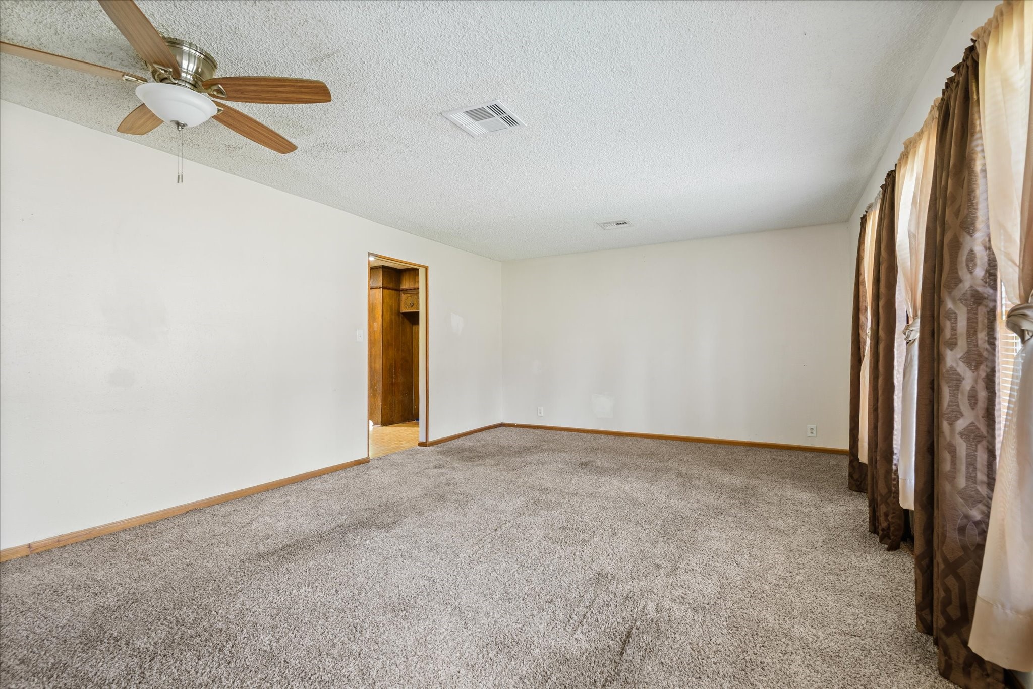 213 Highland Drive Property Photo 3