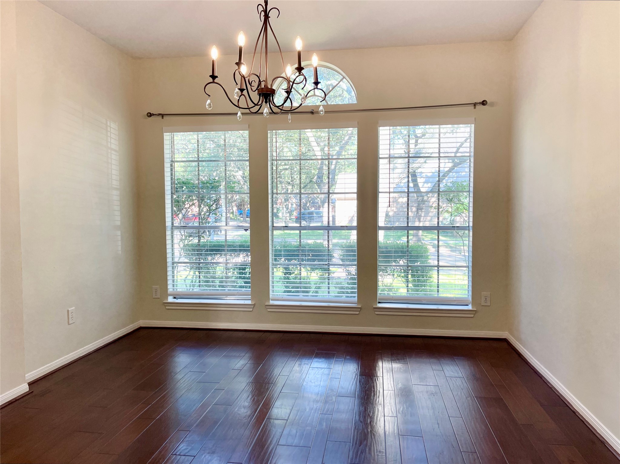 4630 Jaymar Drive Property Photo 3