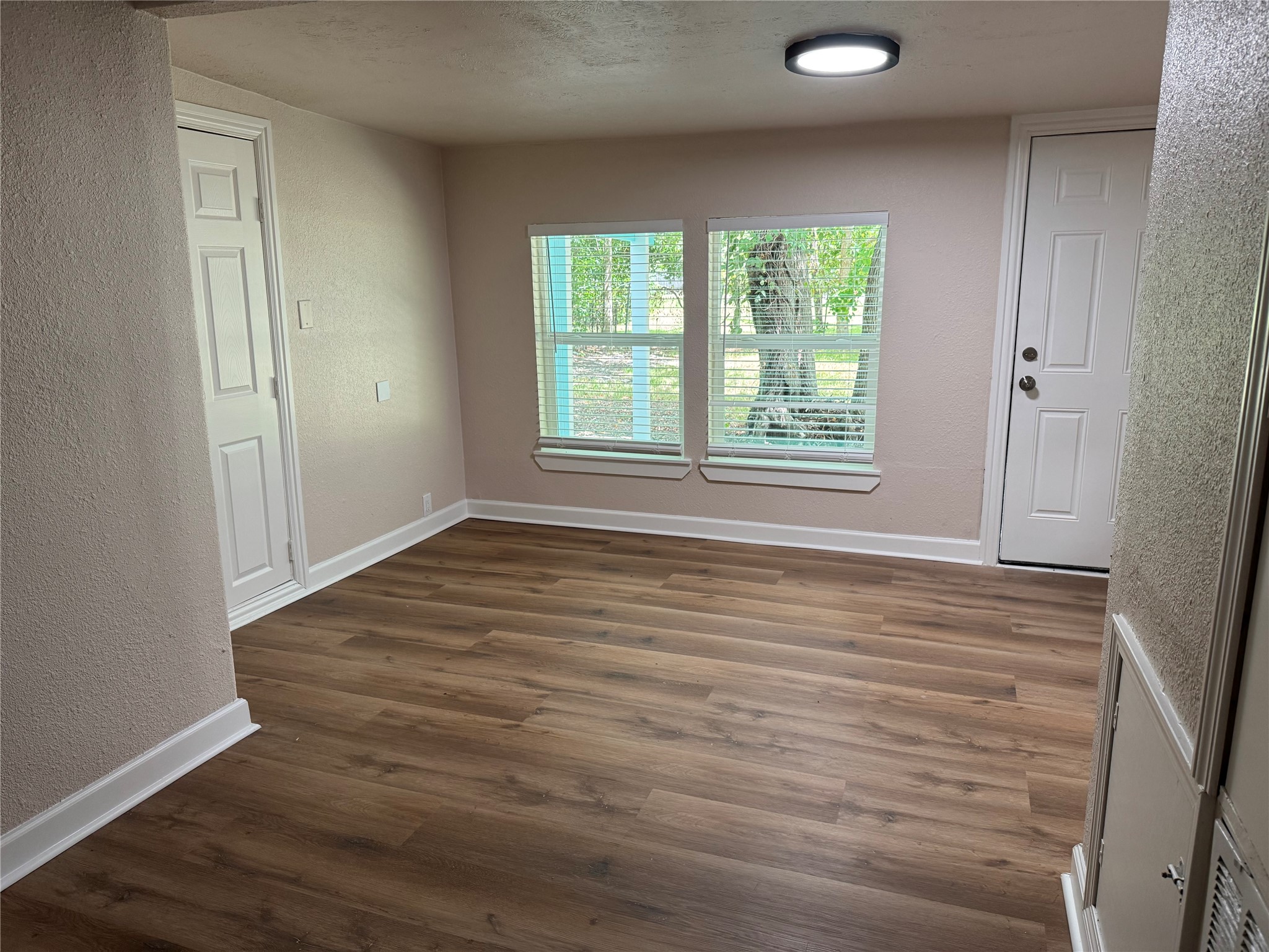 619 Avenue B Property Photo 4