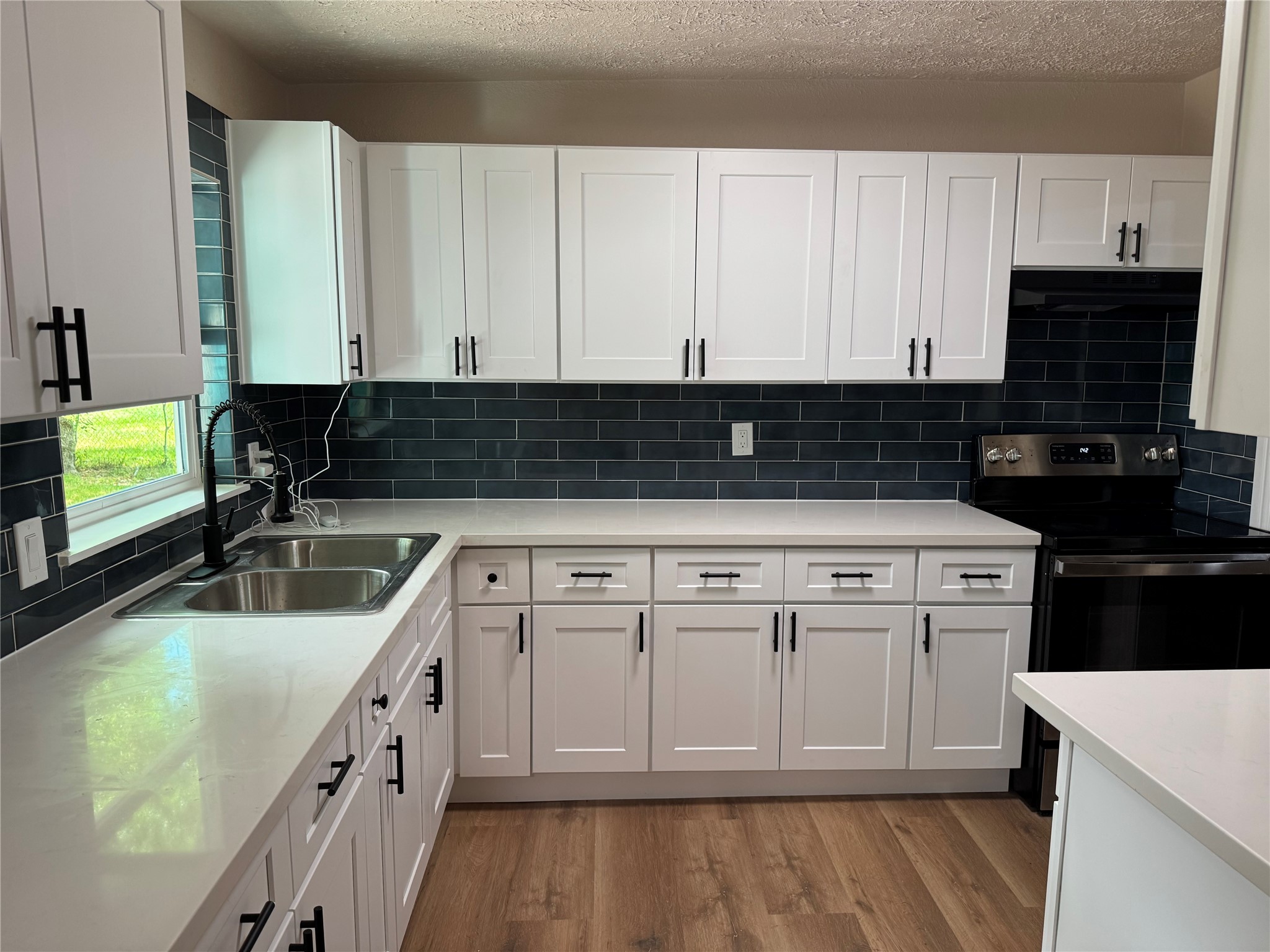 619 Avenue B Property Photo 6