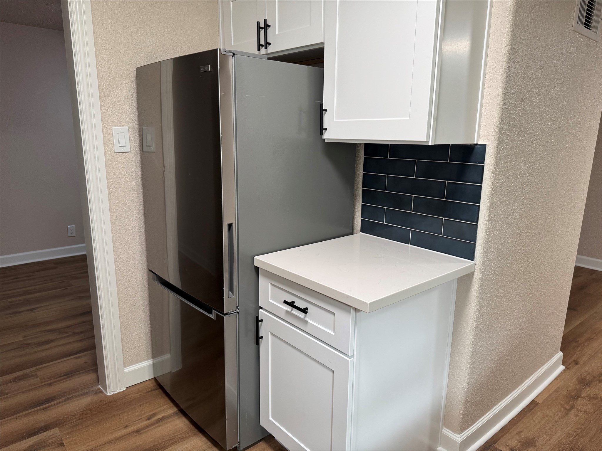 619 Avenue B Property Photo 8