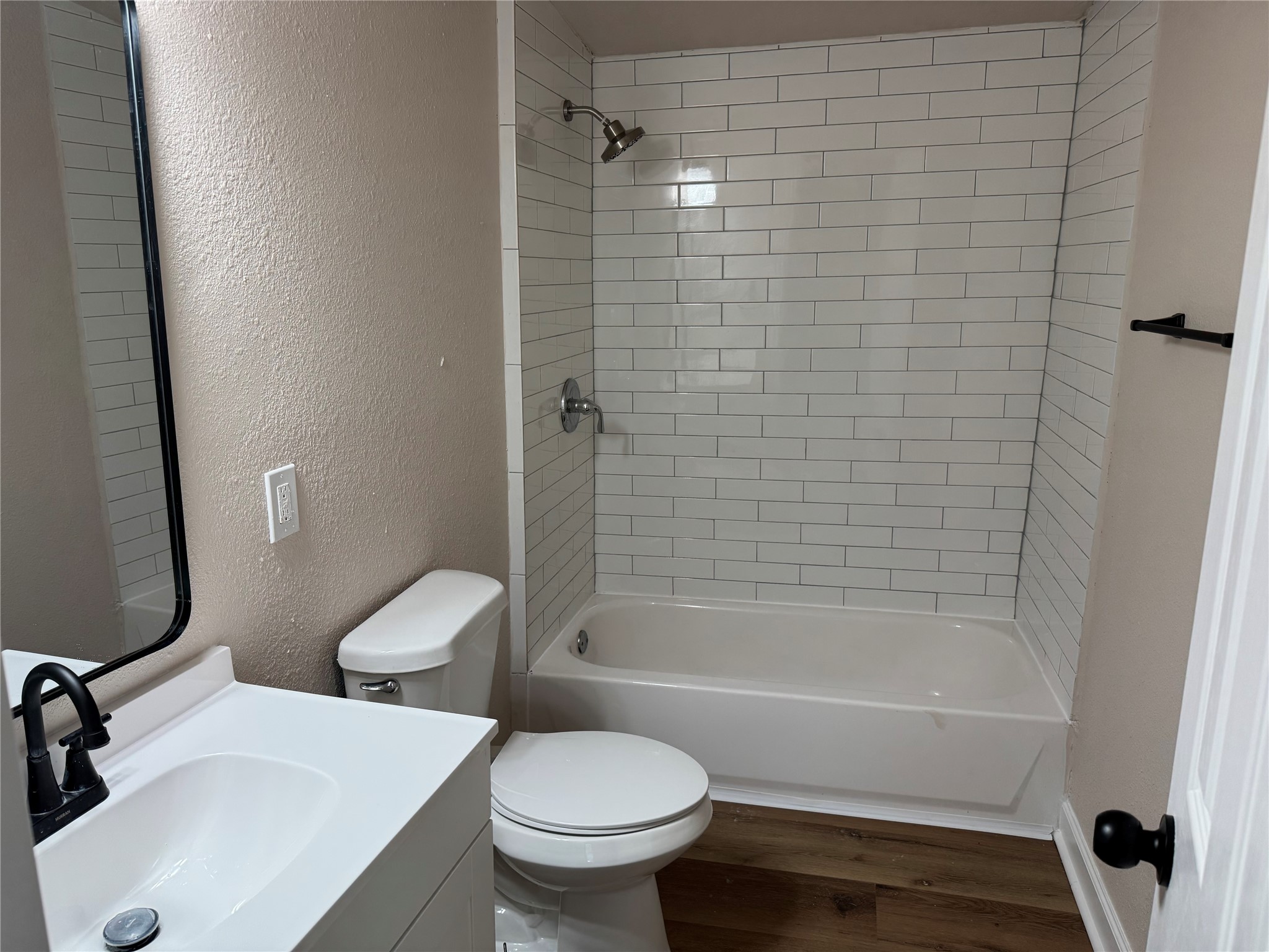 619 Avenue B Property Photo 9