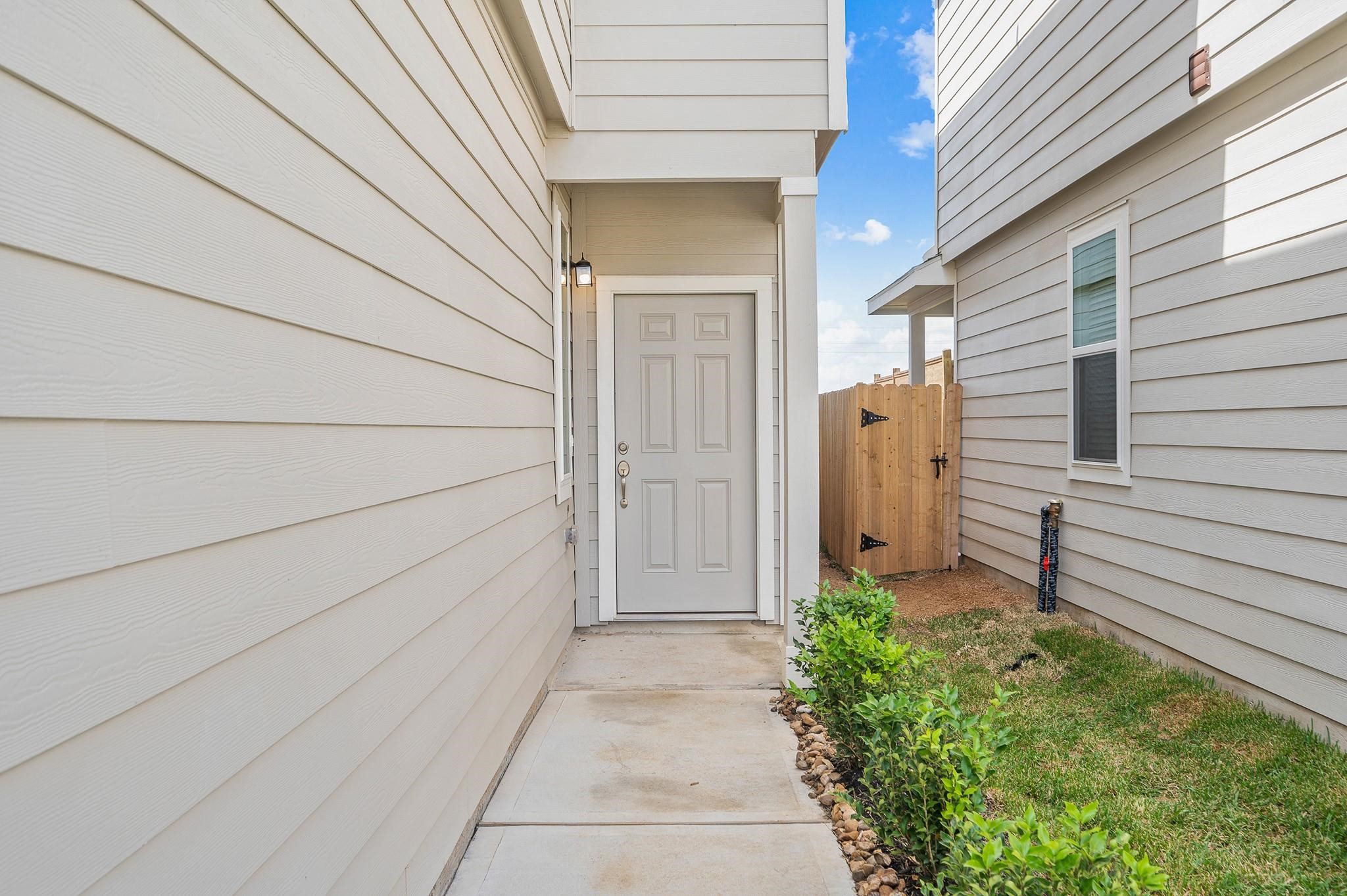 3915 Deledda Drive Property Photo 3