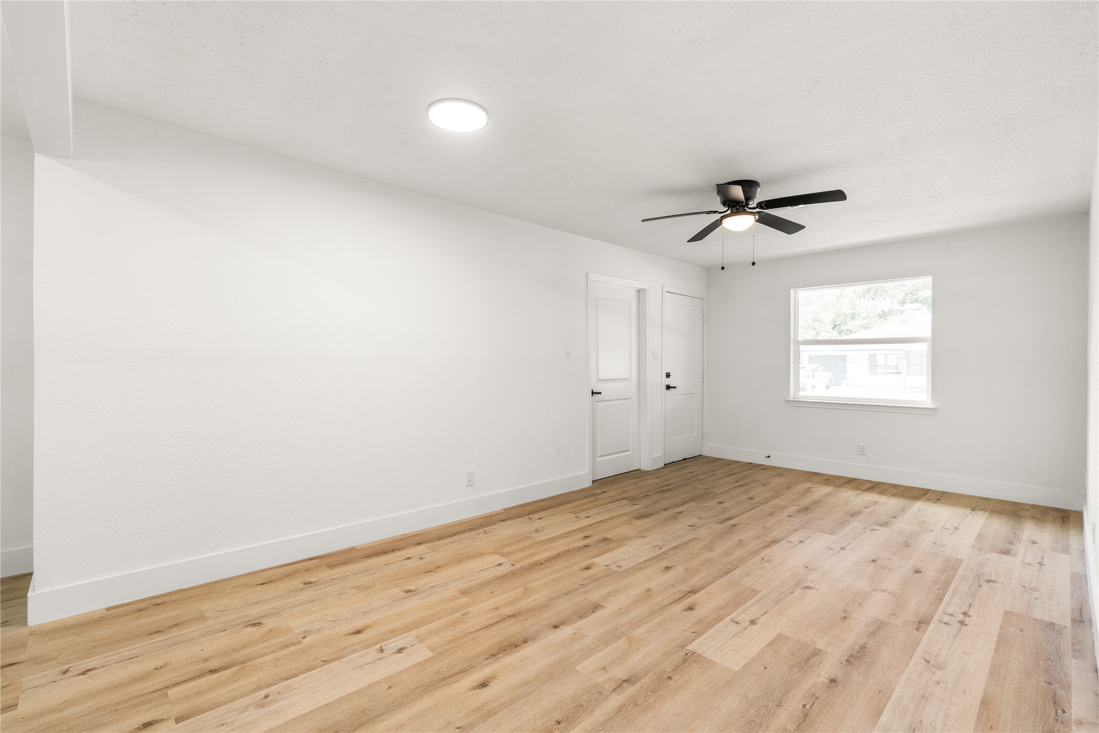 3048 Briarwick Lane Property Photo 4
