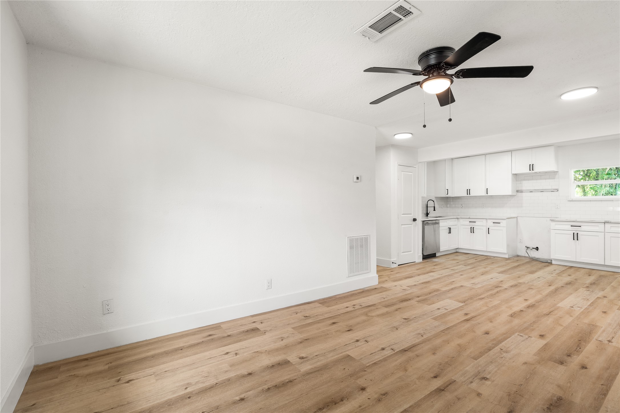 3048 Briarwick Lane Property Photo 6