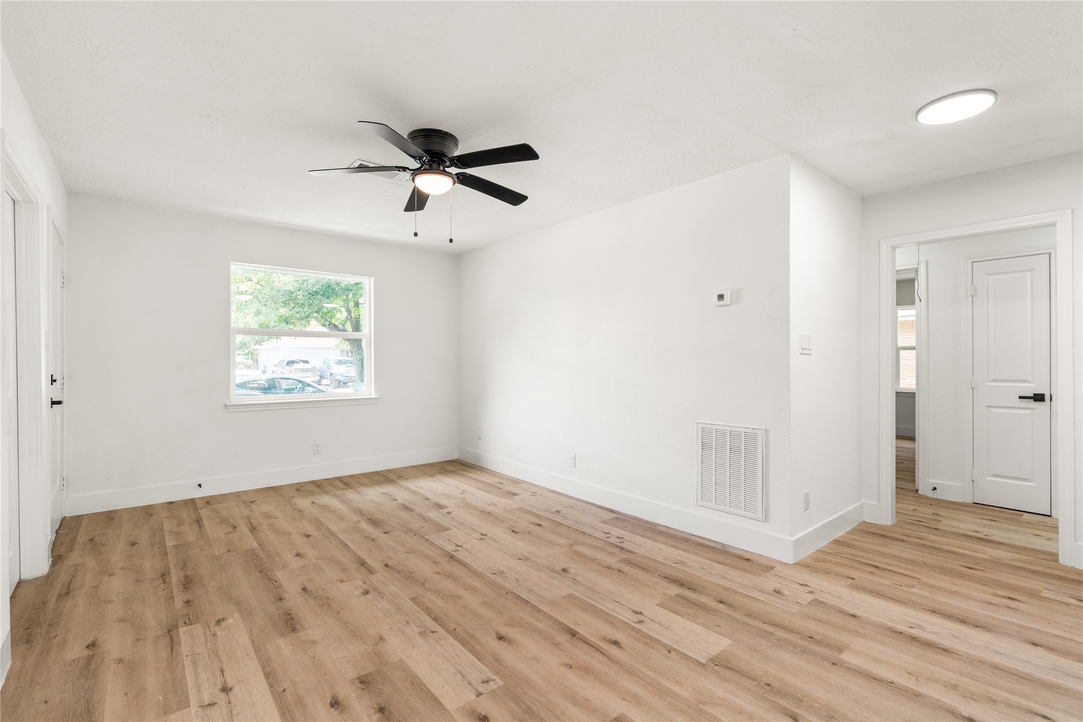 3048 Briarwick Lane Property Photo 7