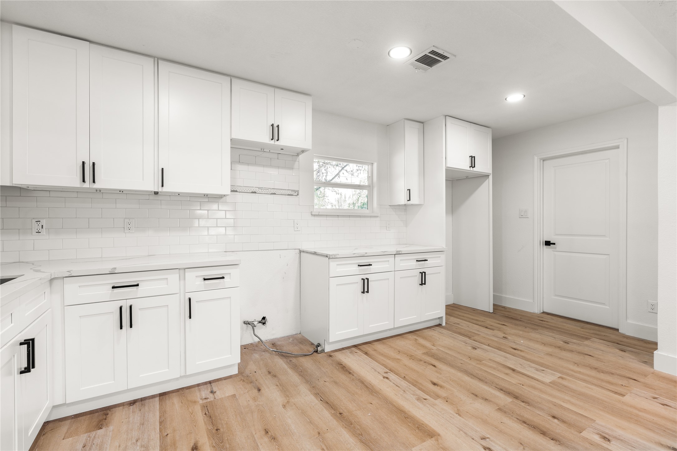 3048 Briarwick Lane Property Photo 11