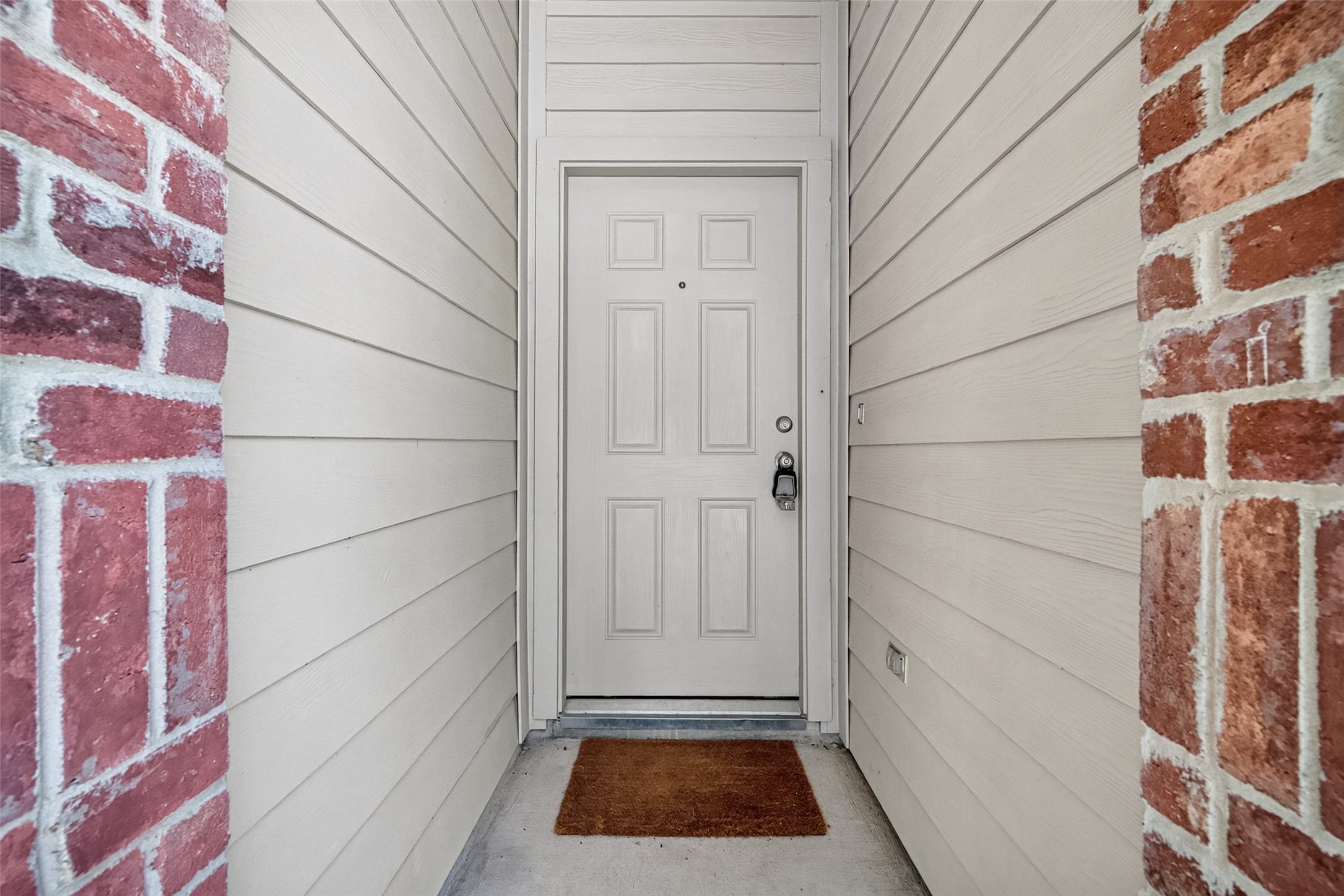 21603 Falvel Sunrise Court Property Photo 5