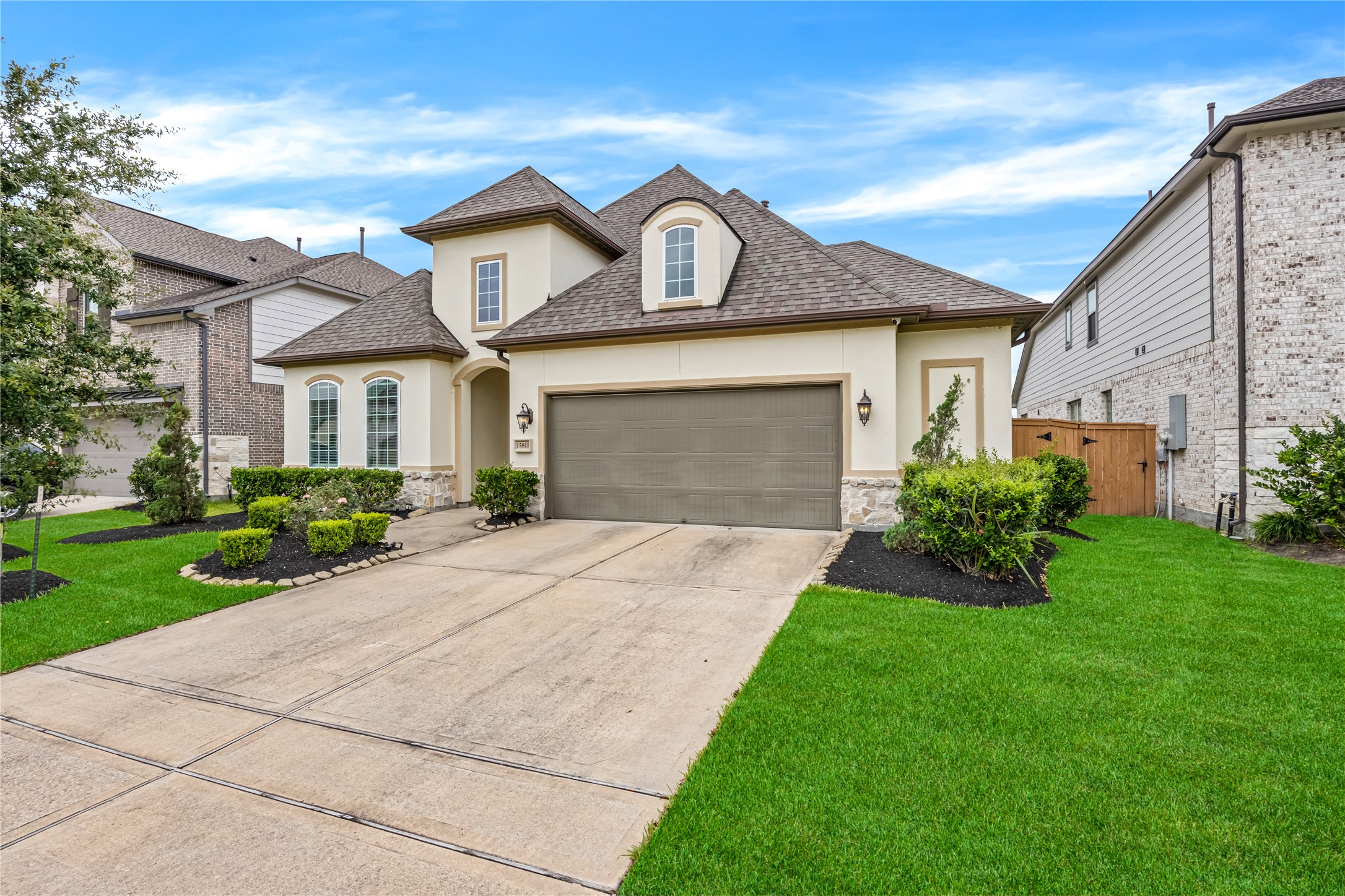 15811 Sunlit Falls Drive Property Photo 2