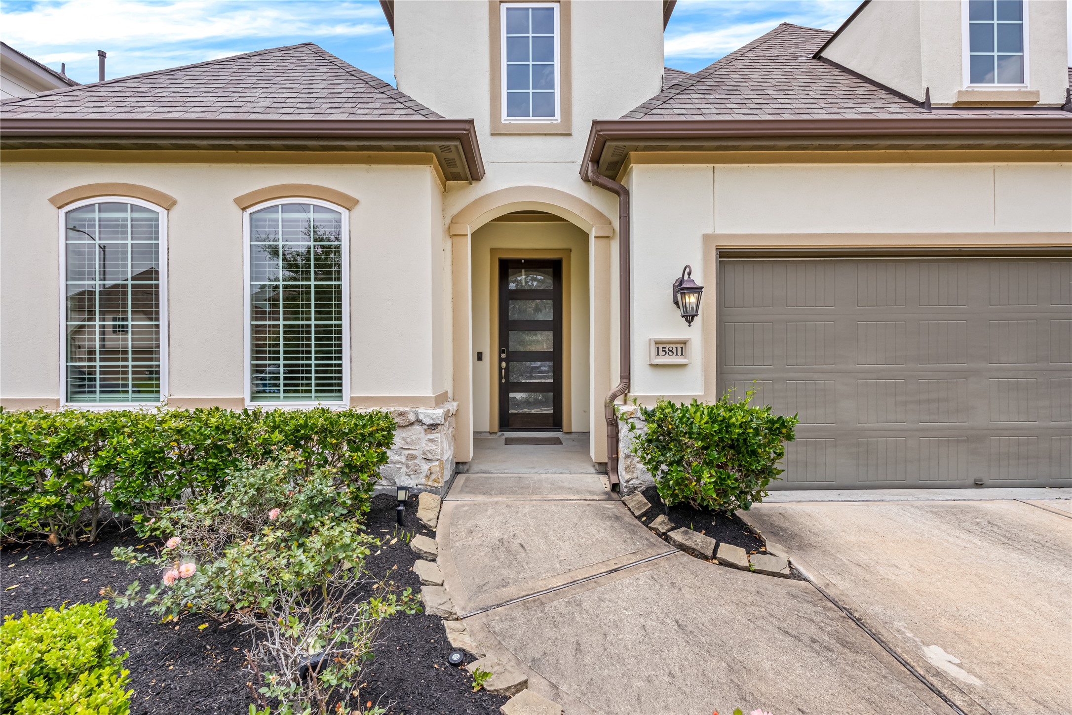 15811 Sunlit Falls Drive Property Photo 3