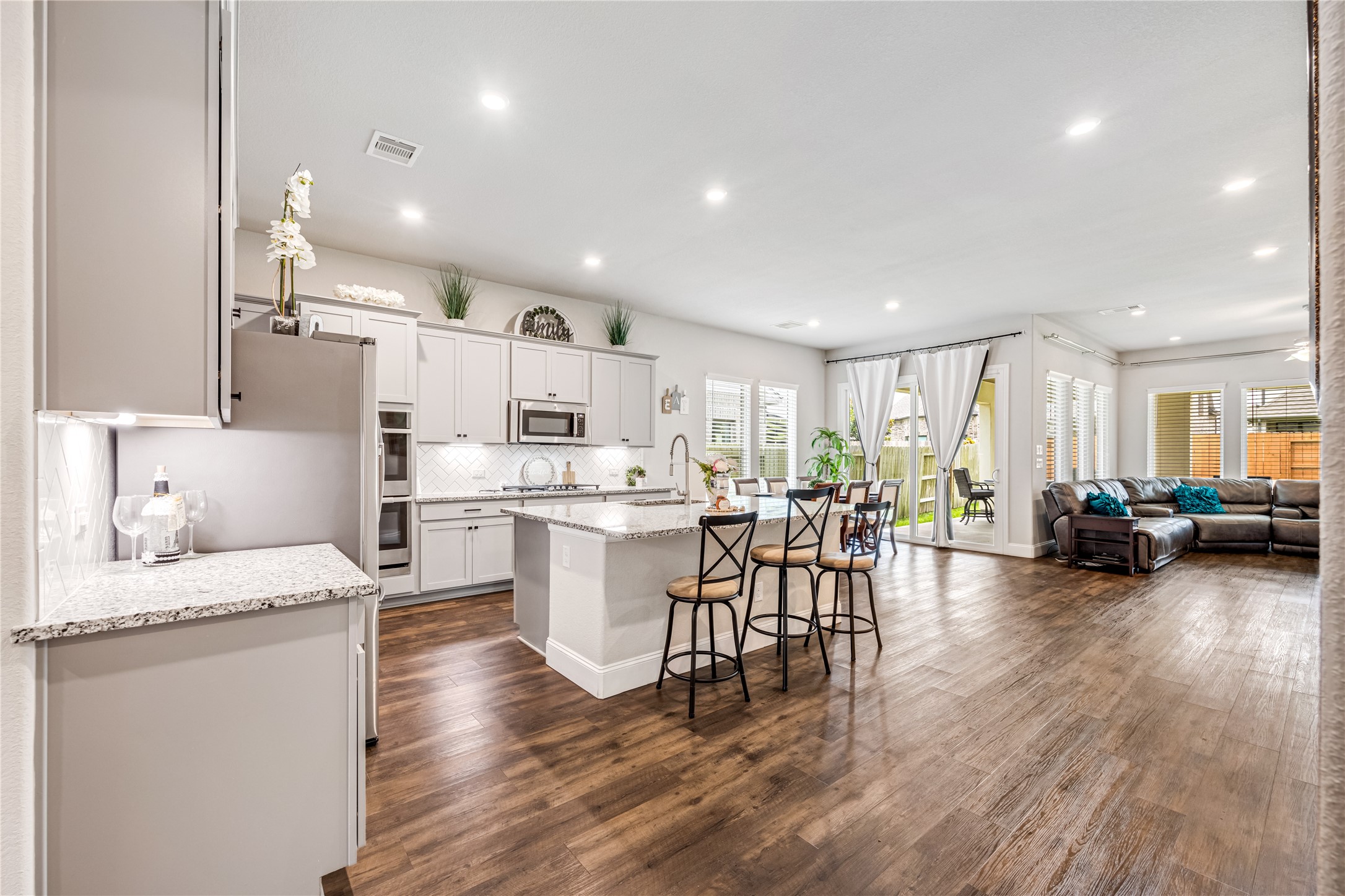 15811 Sunlit Falls Drive Property Photo 4