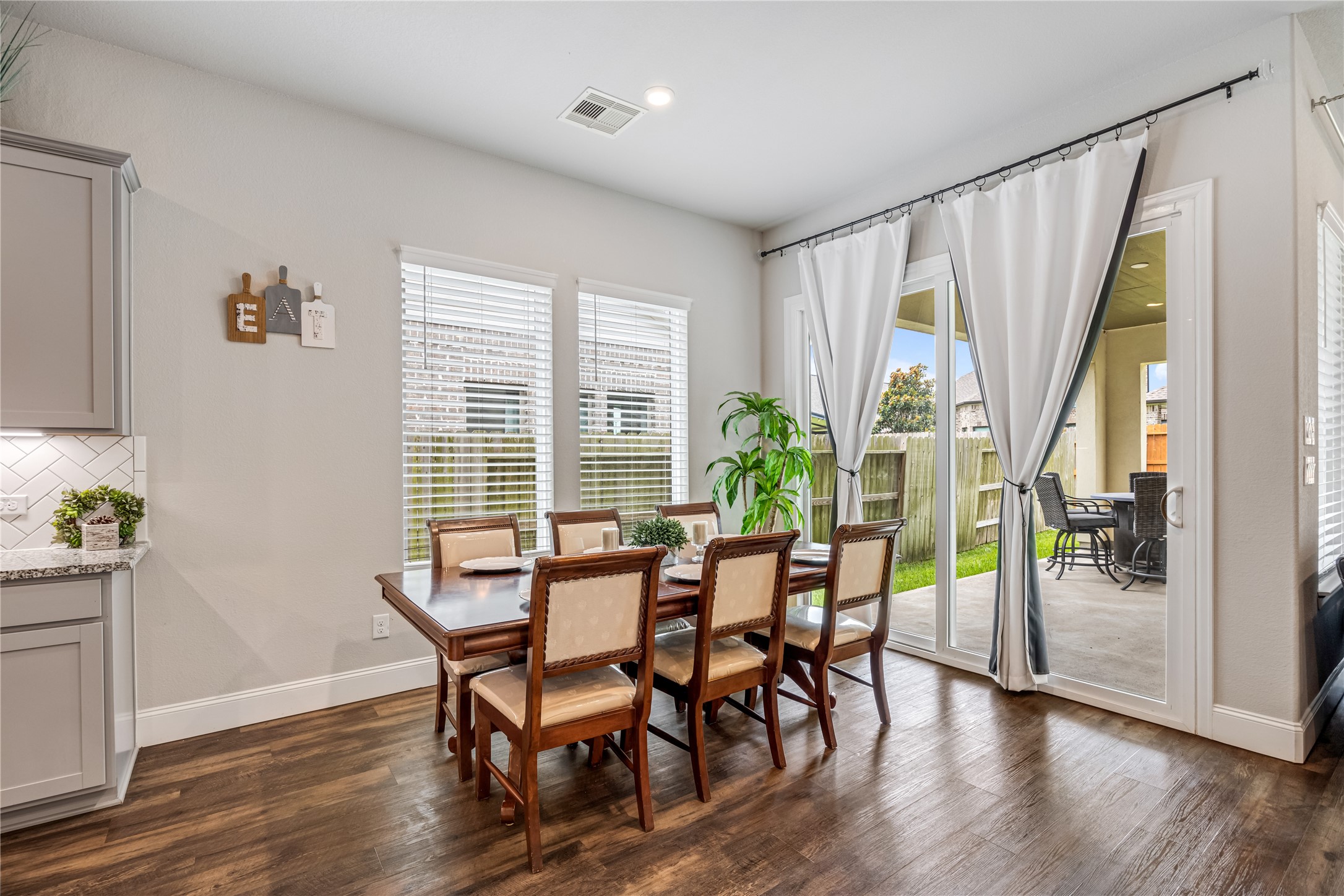 15811 Sunlit Falls Drive Property Photo 6