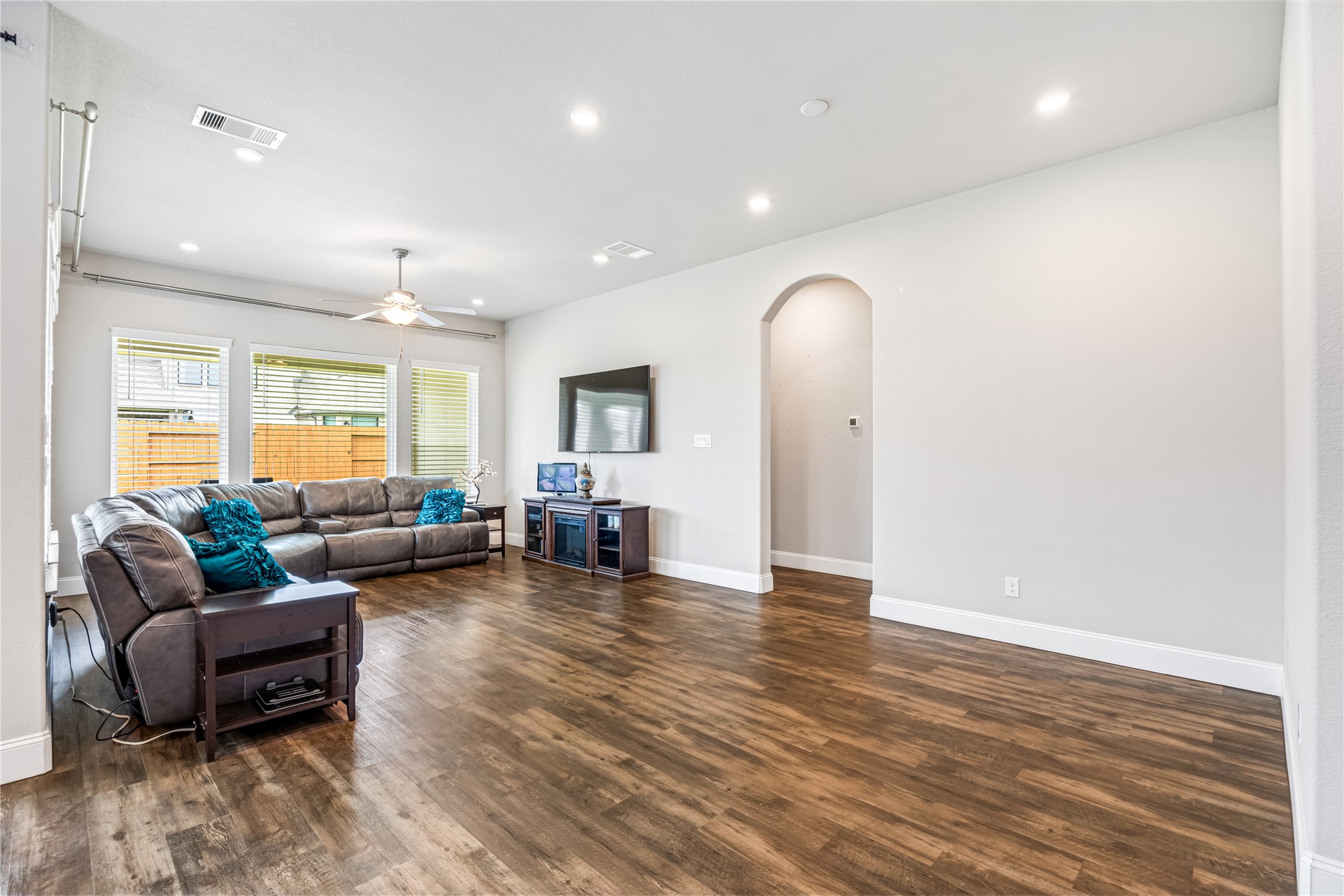 15811 Sunlit Falls Drive Property Photo 10