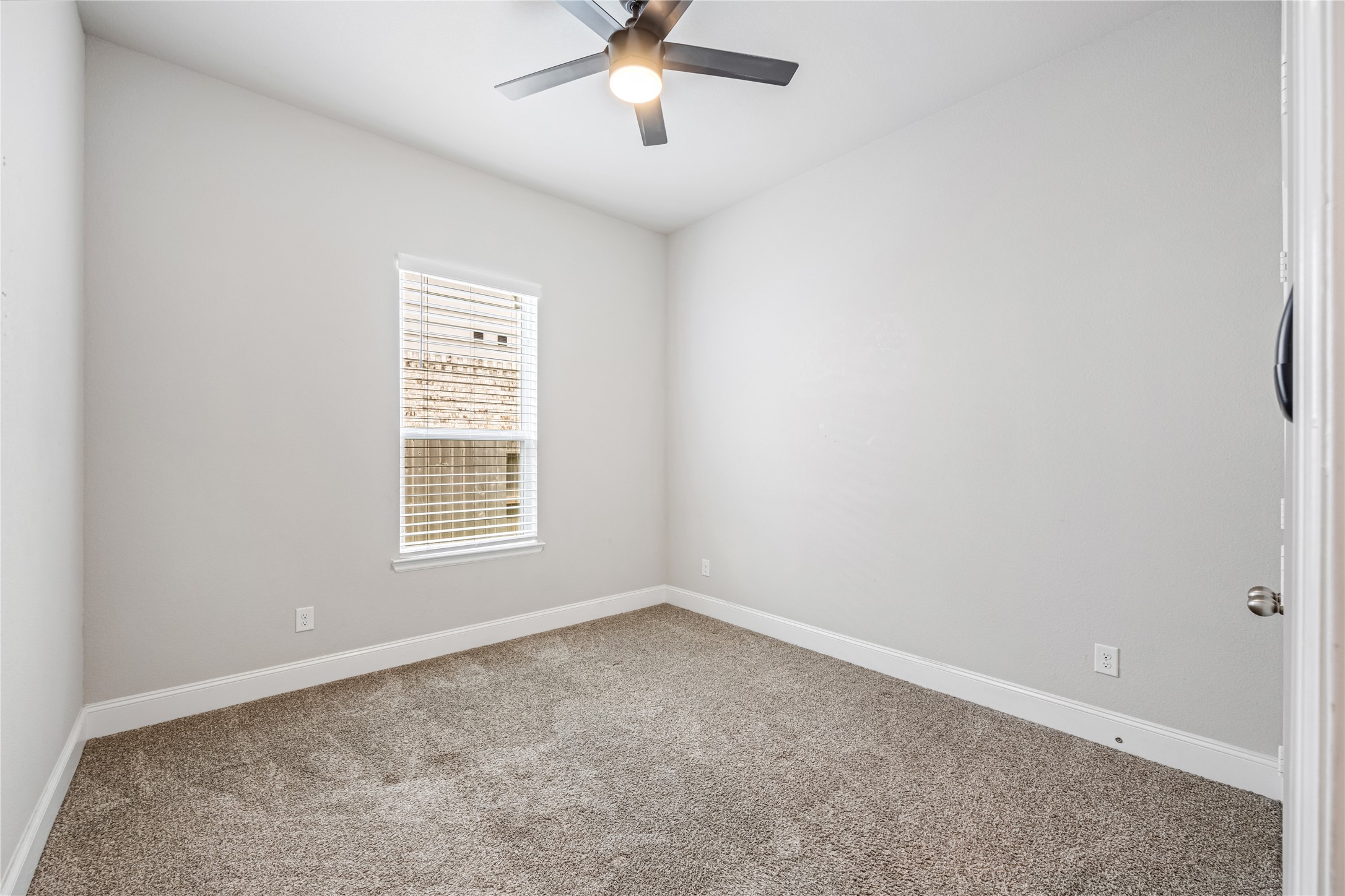 15811 Sunlit Falls Drive Property Photo 13