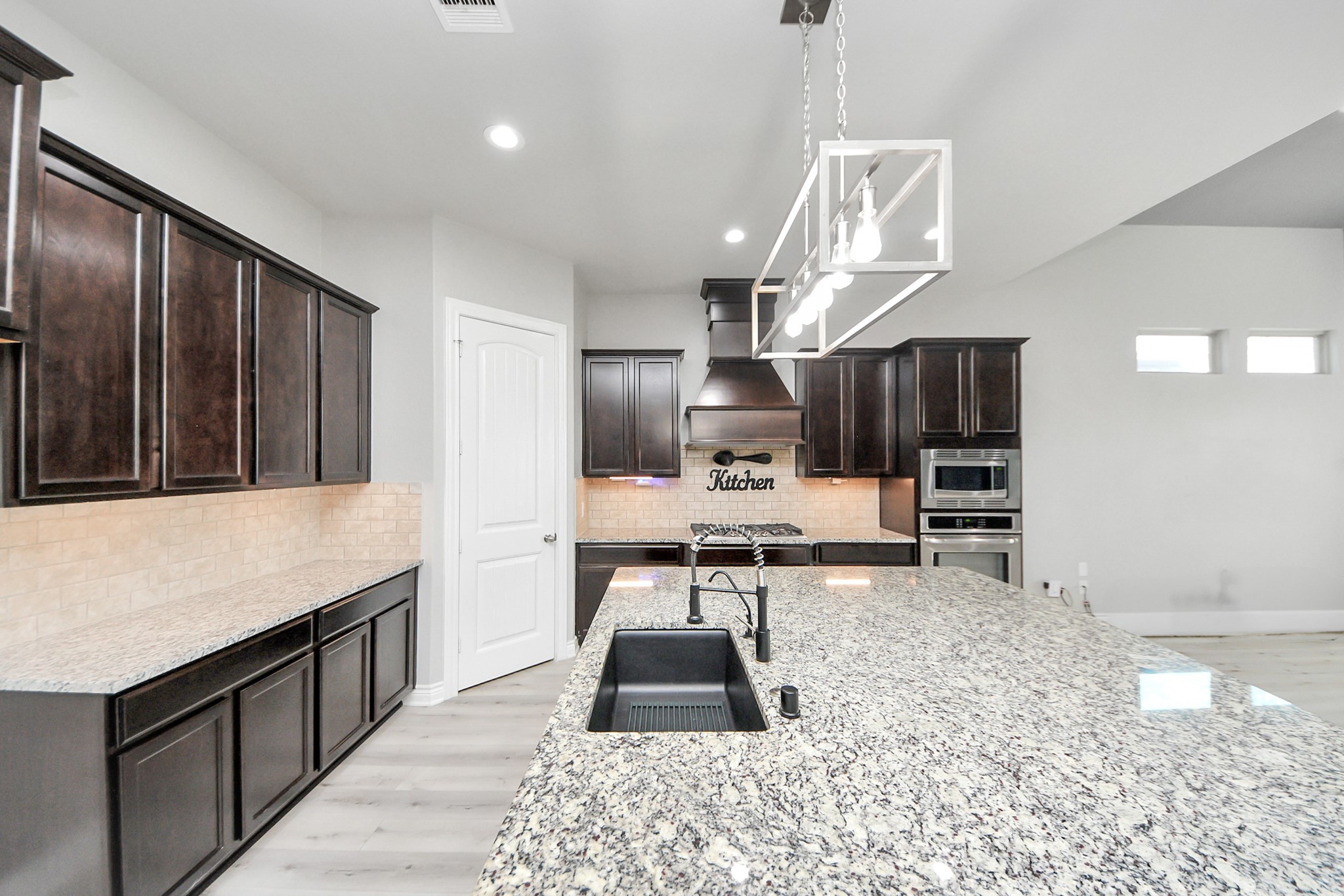 4914 Thunder Creek Lane Property Photo 4