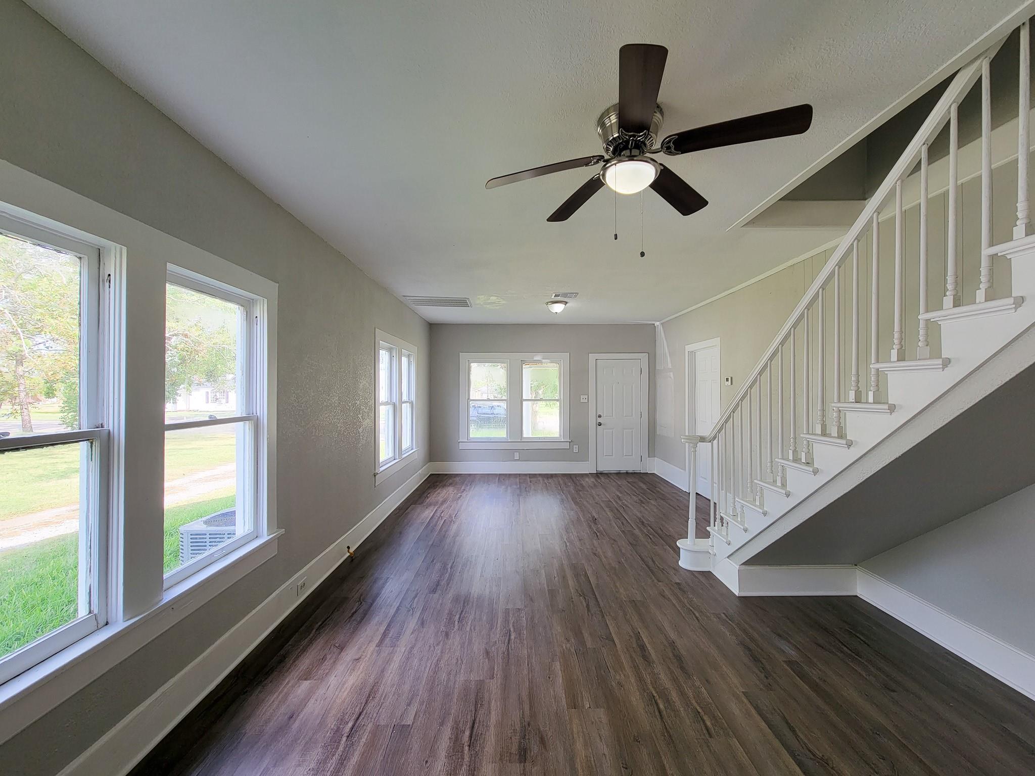 605 N Avenue A Property Photo 5