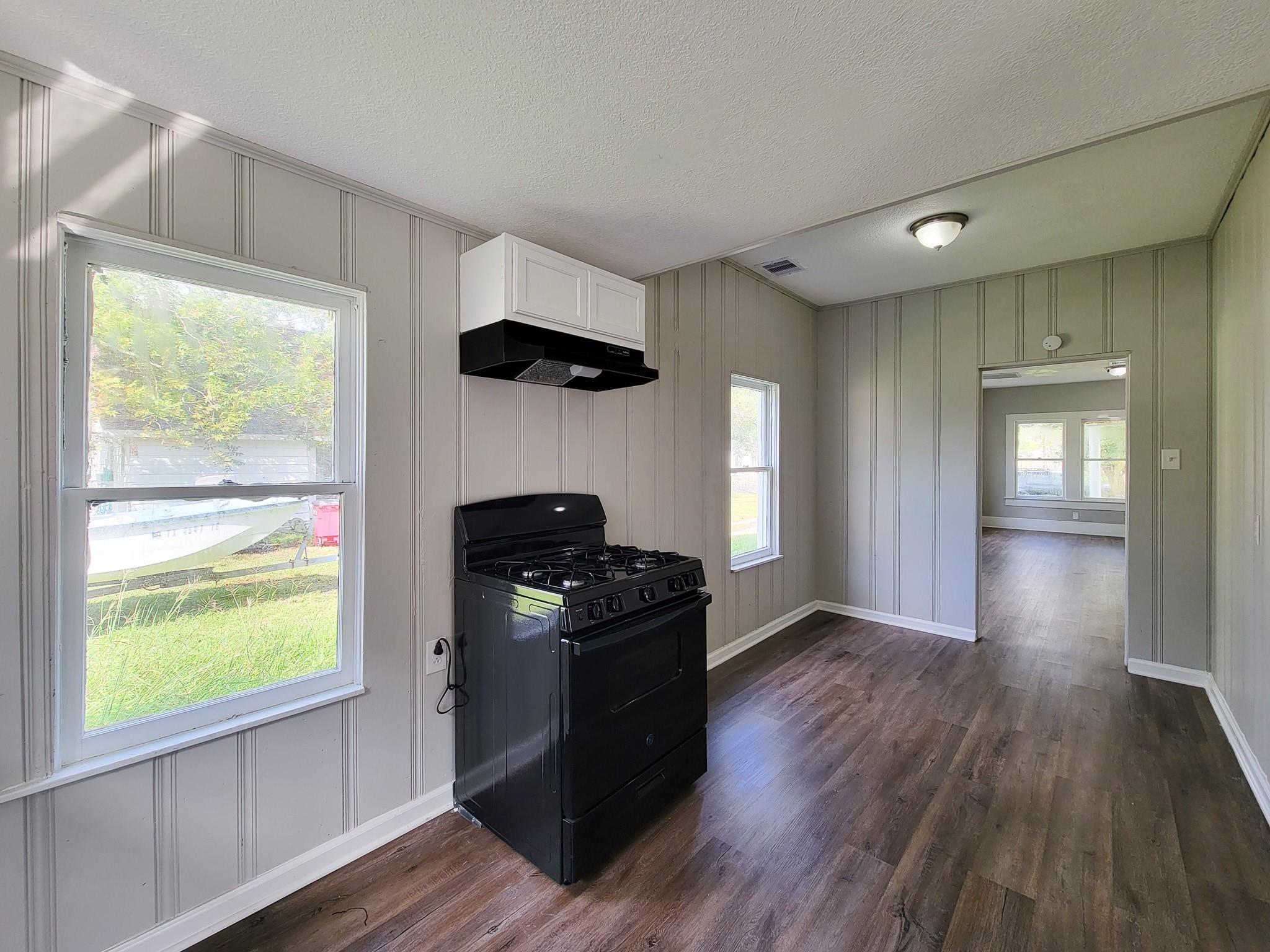 605 N Avenue A Property Photo 17