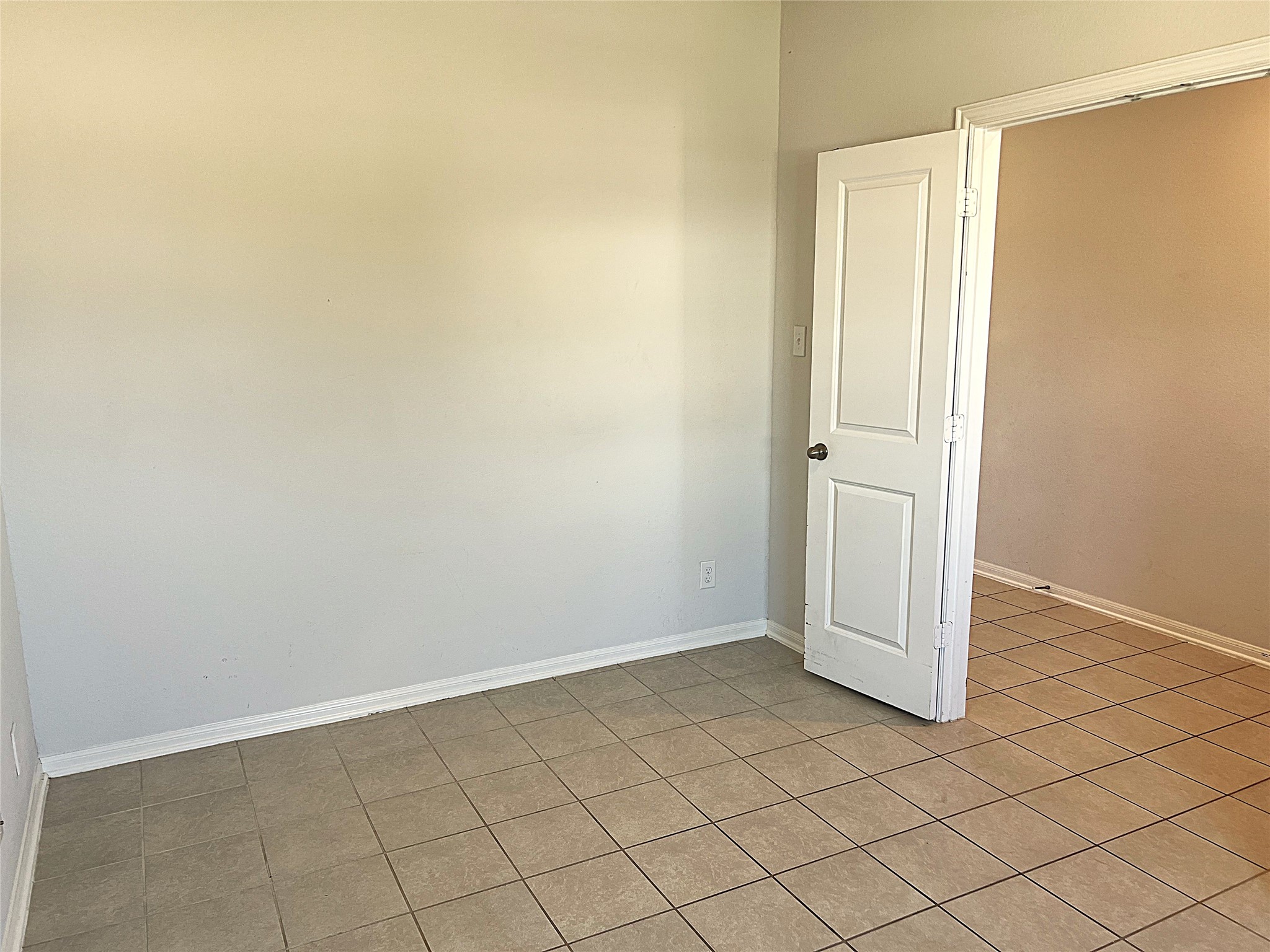 14302 Beach Pine Trail Property Photo 3