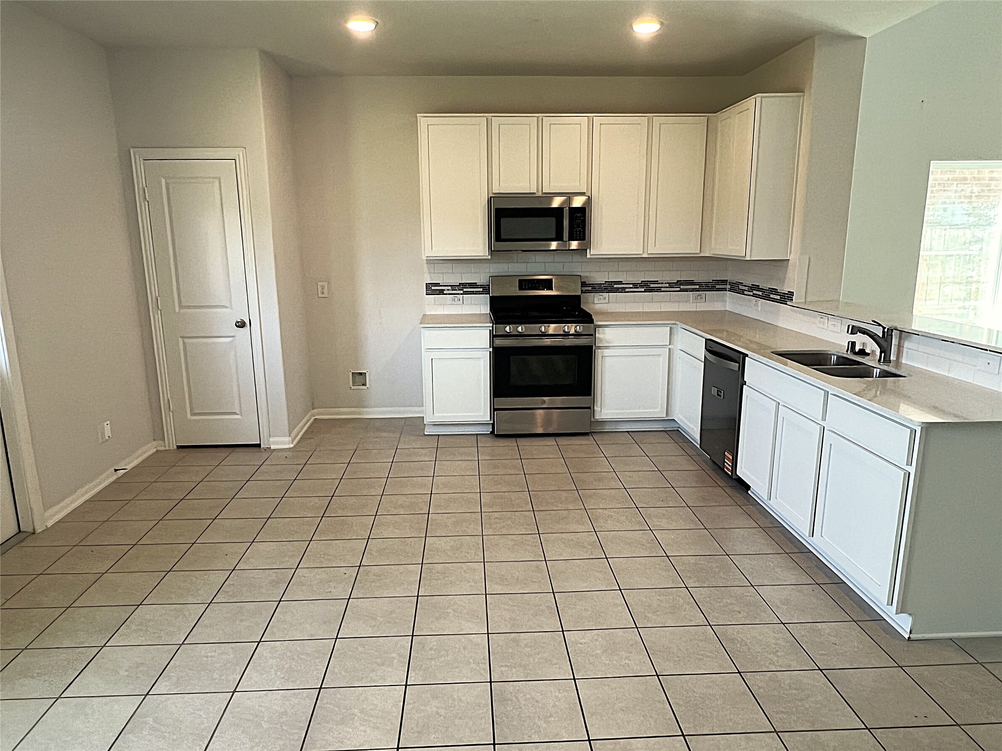 14302 Beach Pine Trail Property Photo 7