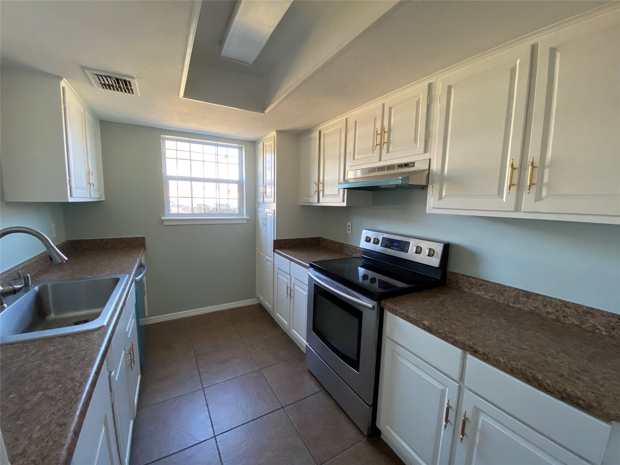 8470 Leawood Boulevard Property Photo 4