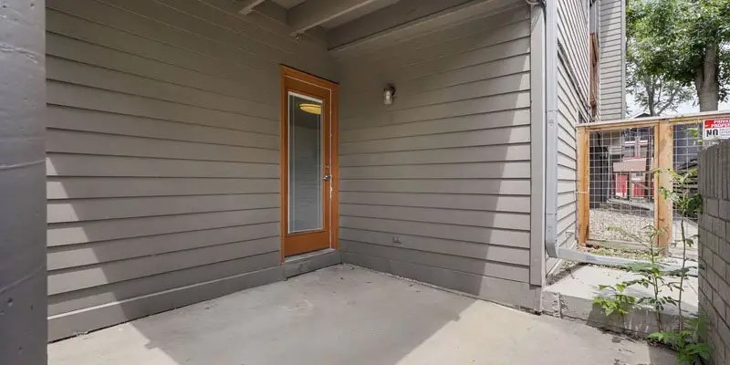 2037 Walnut St Property Photo 4