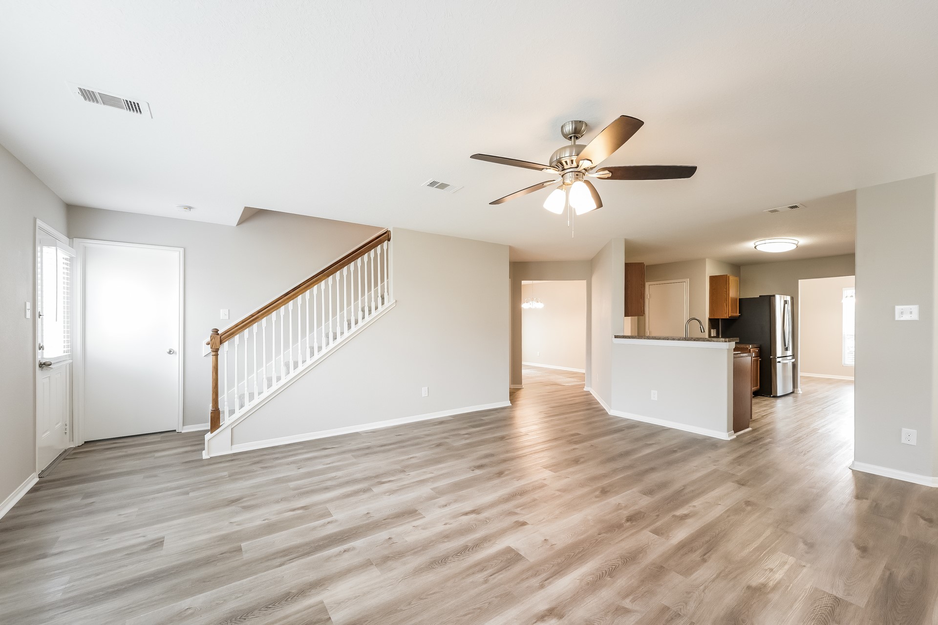 9816 Lace Flower Way Property Photo 4