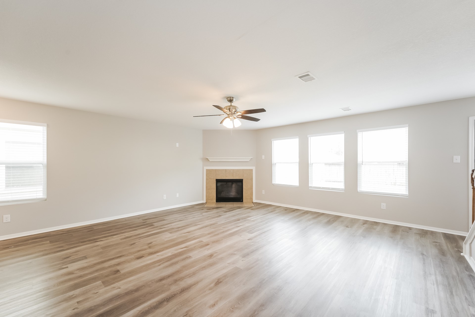 9816 Lace Flower Way Property Photo 6