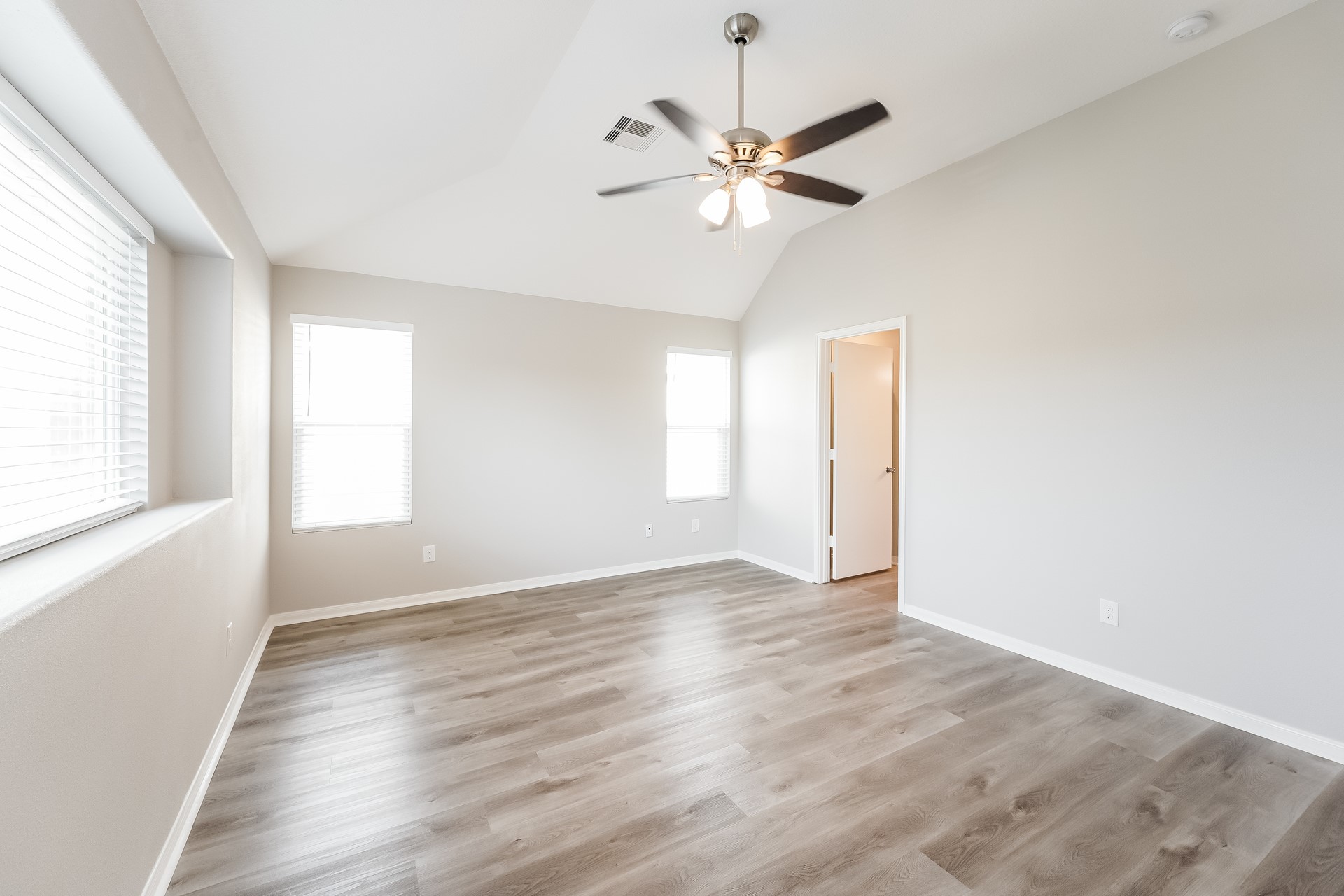9816 Lace Flower Way Property Photo 12