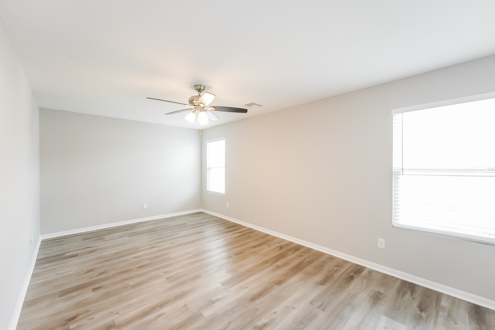 9816 Lace Flower Way Property Photo 14