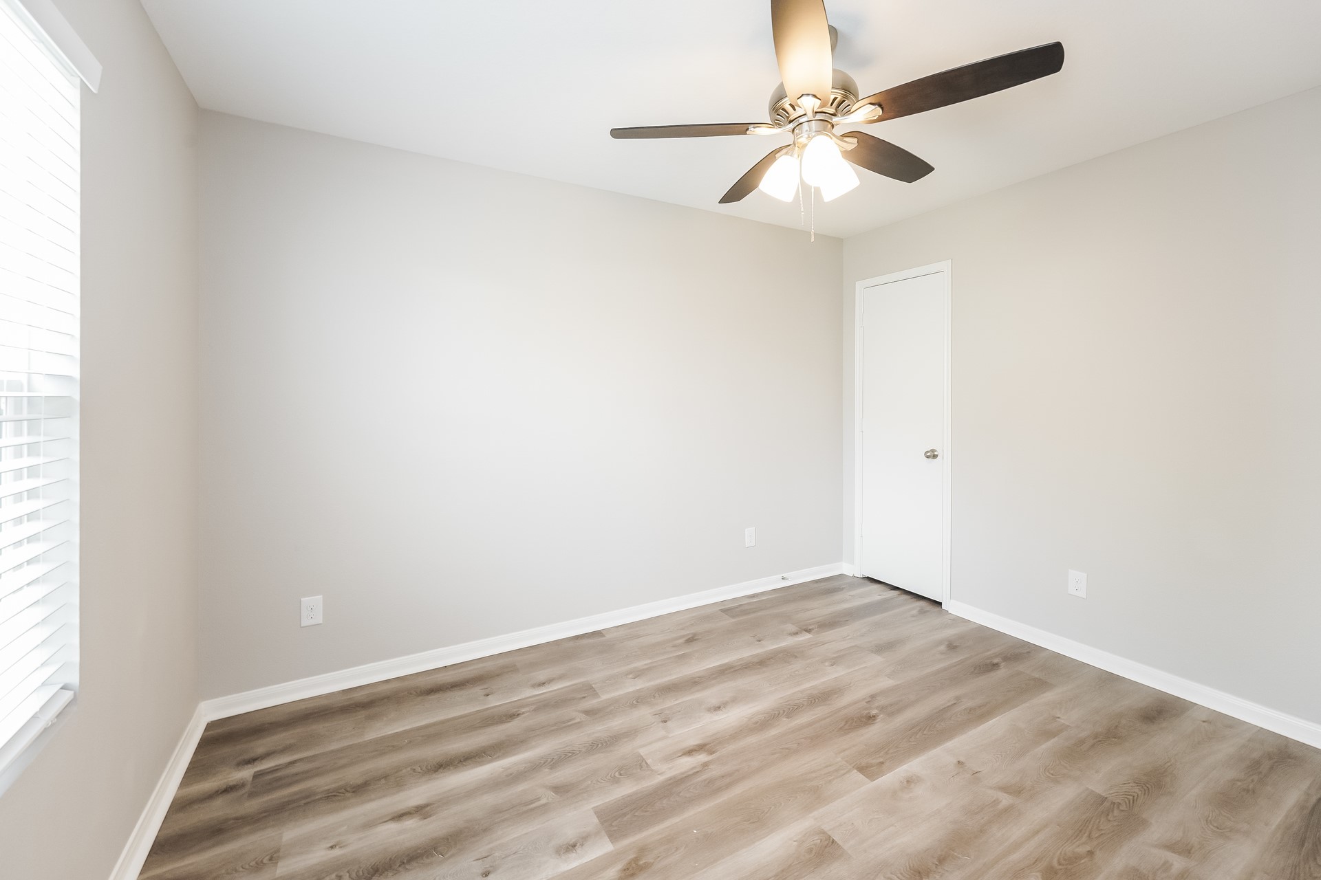 9816 Lace Flower Way Property Photo 15