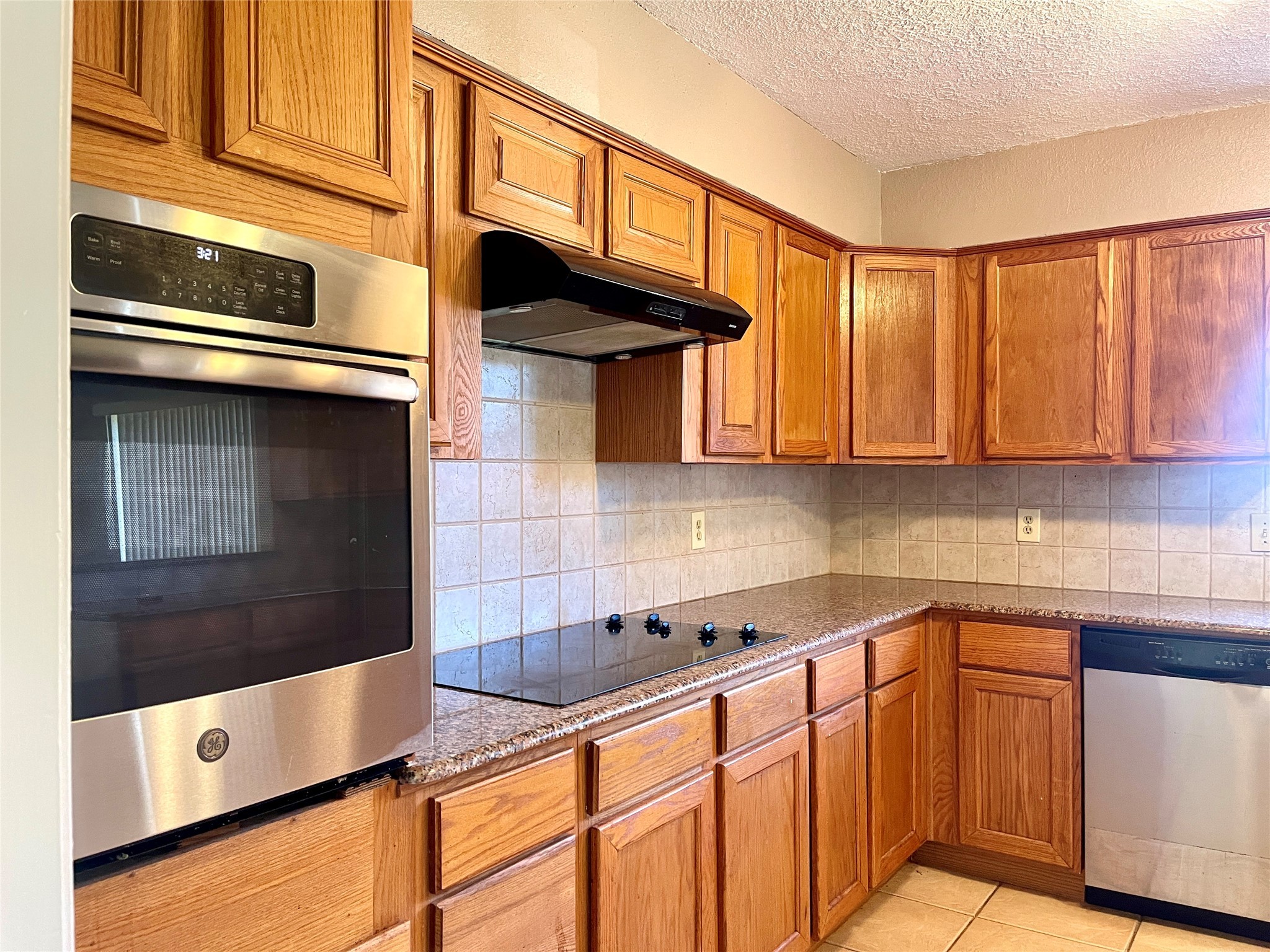 2127 Glenn Lakes Lane Property Photo 5