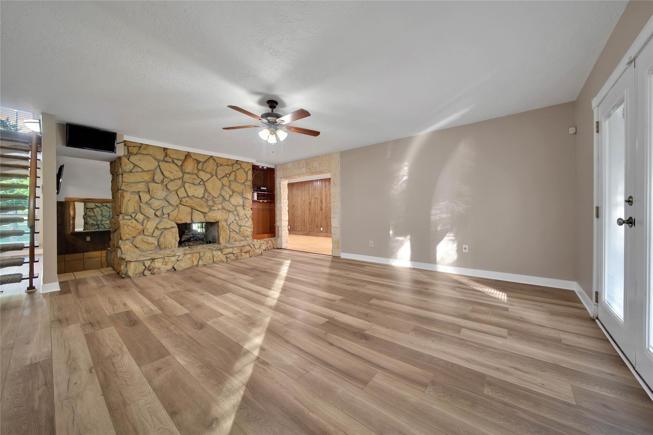 9814 King Circle S Property Photo 8