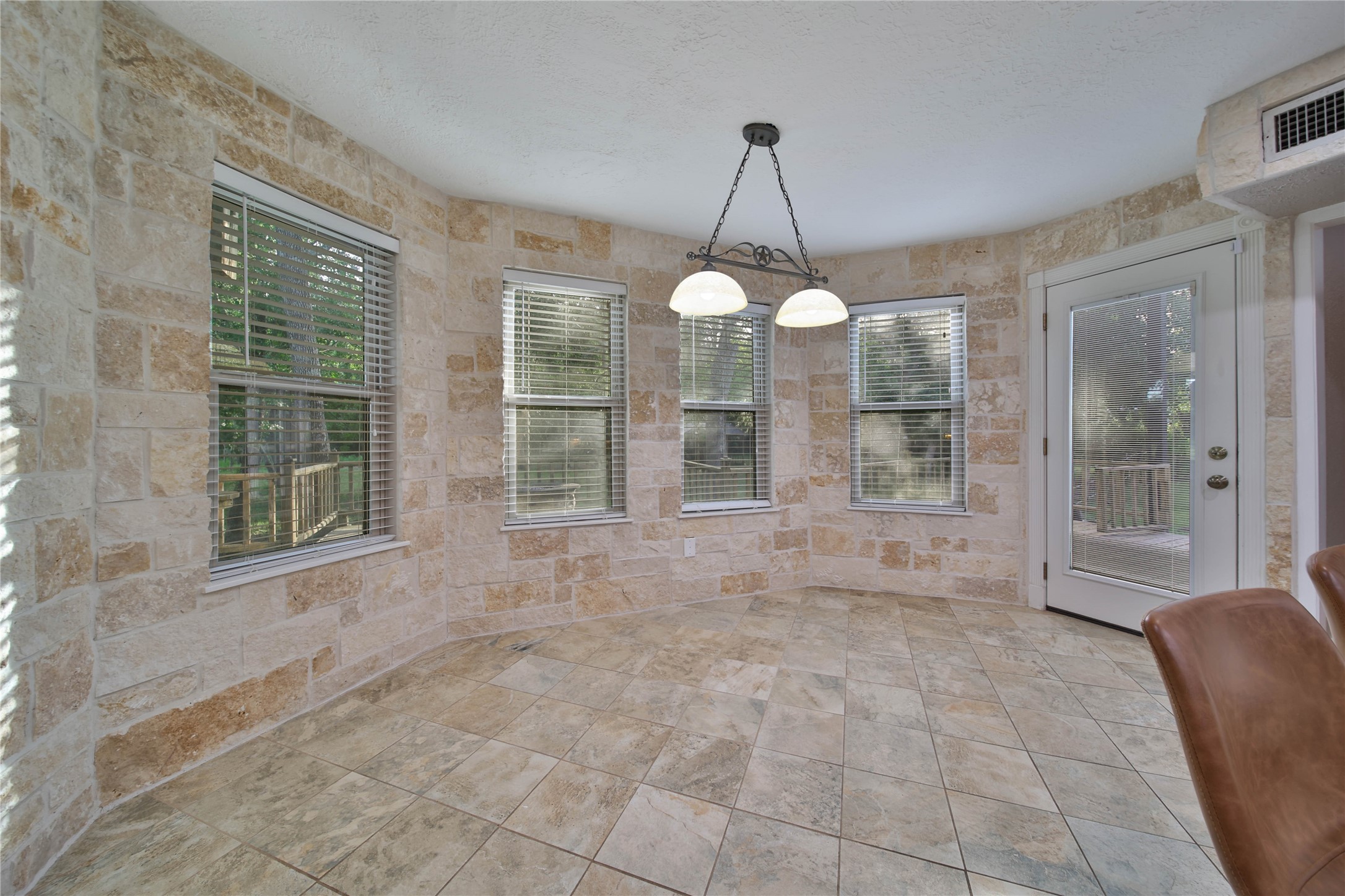 9814 King Circle S Property Photo 12