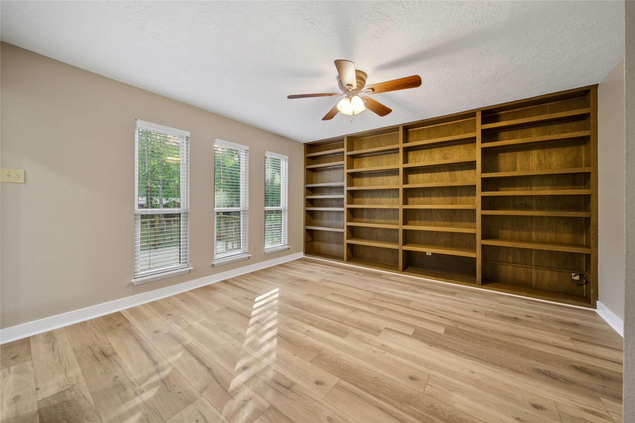 9814 King Circle S Property Photo 14