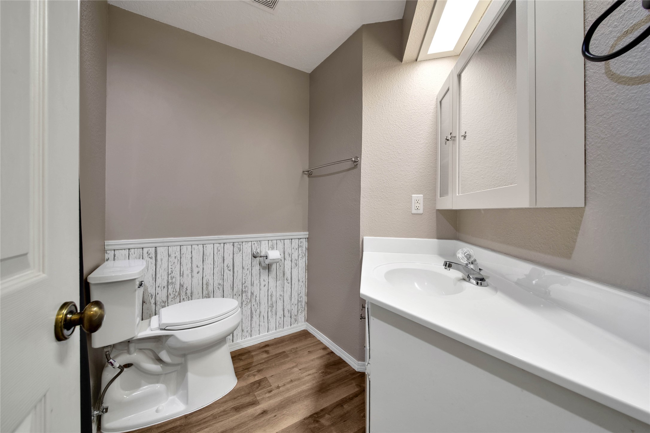9814 King Circle S Property Photo 17