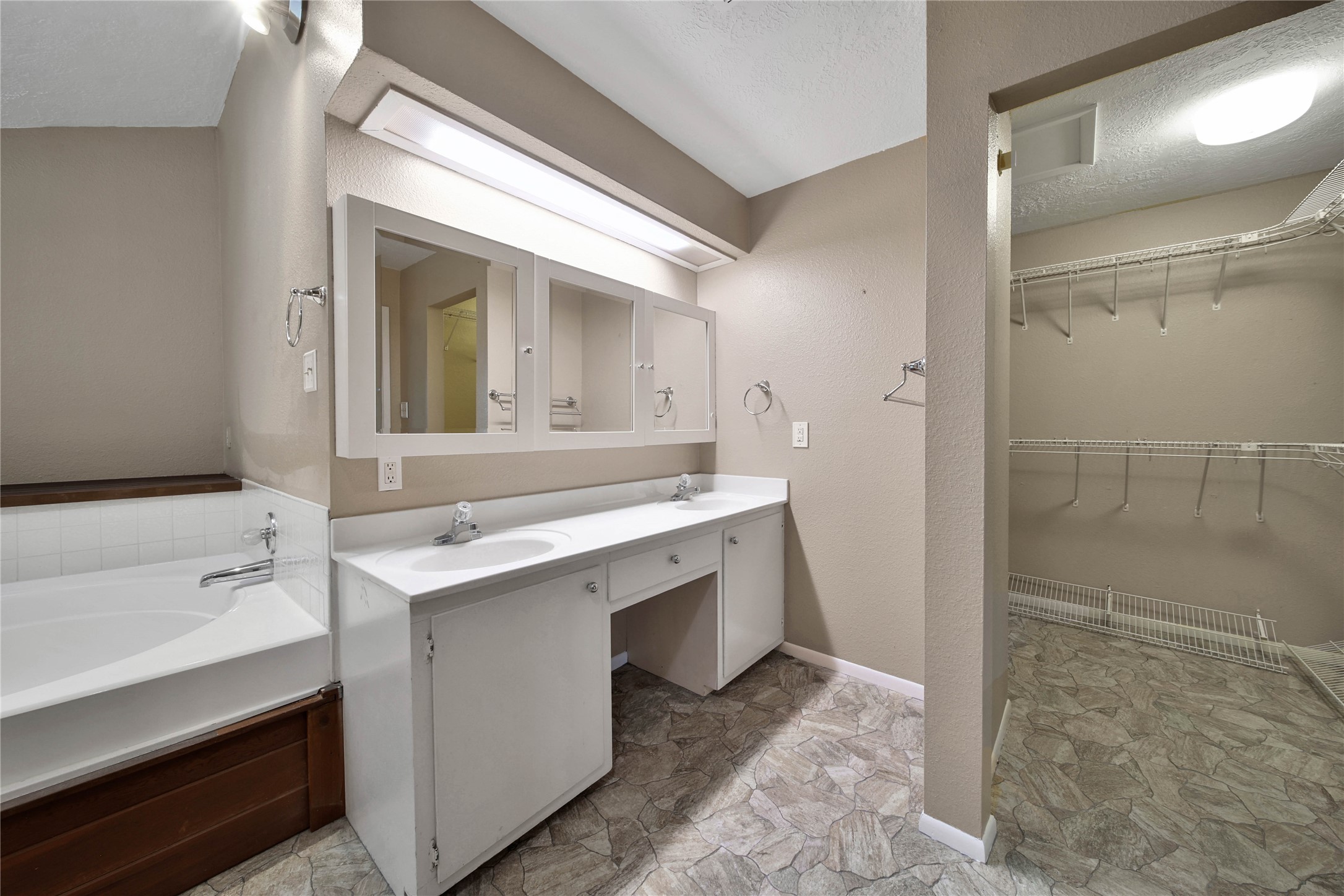 9814 King Circle S Property Photo 23