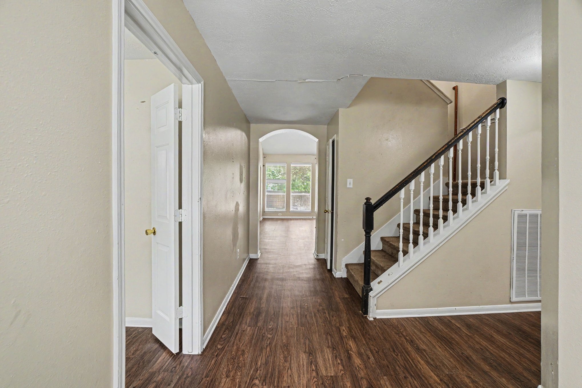 1805 Manor Circle Property Photo 3