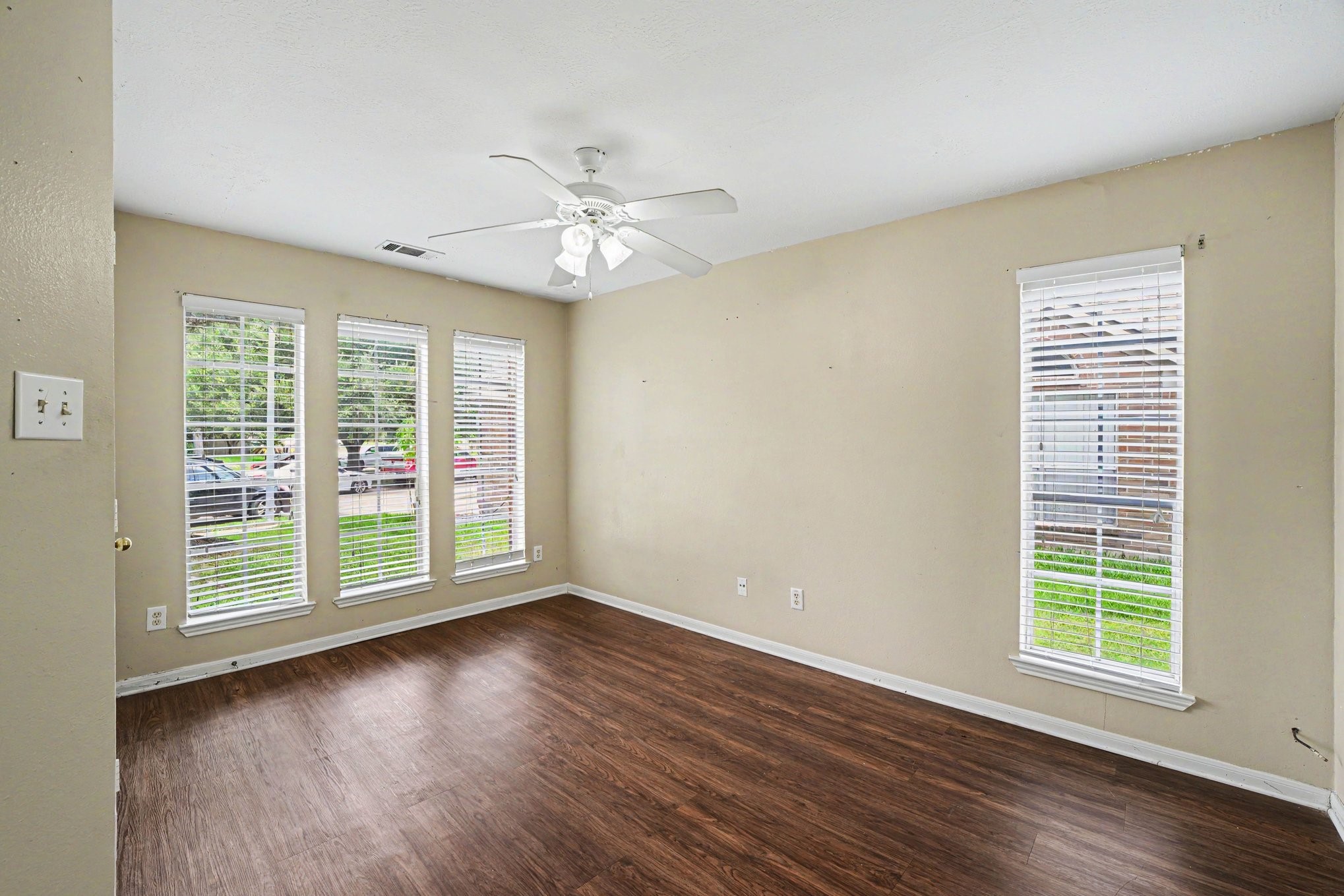 1805 Manor Circle Property Photo 6