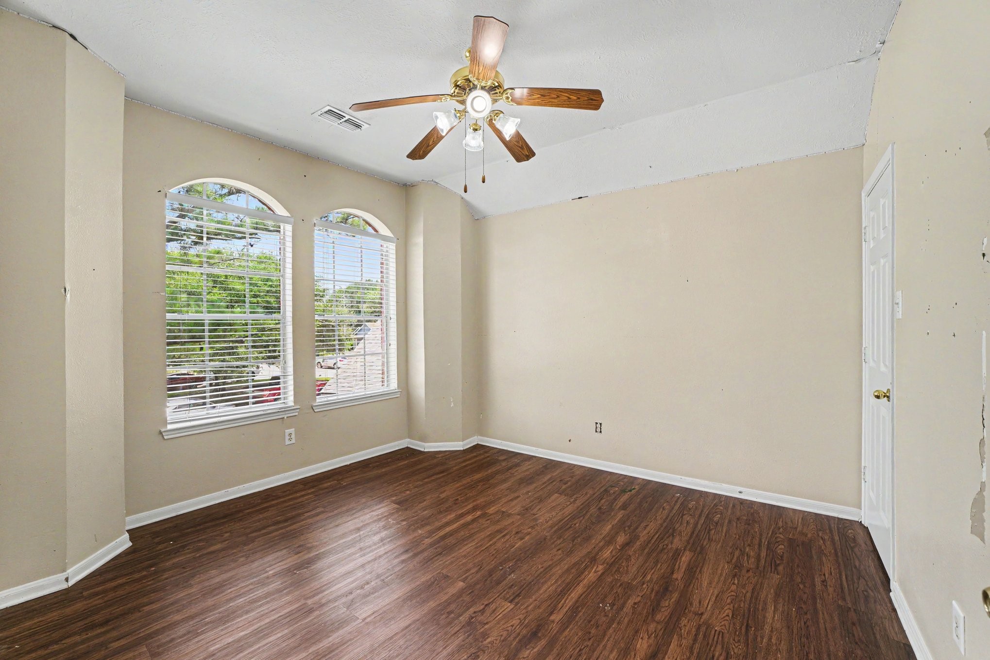 1805 Manor Circle Property Photo 8