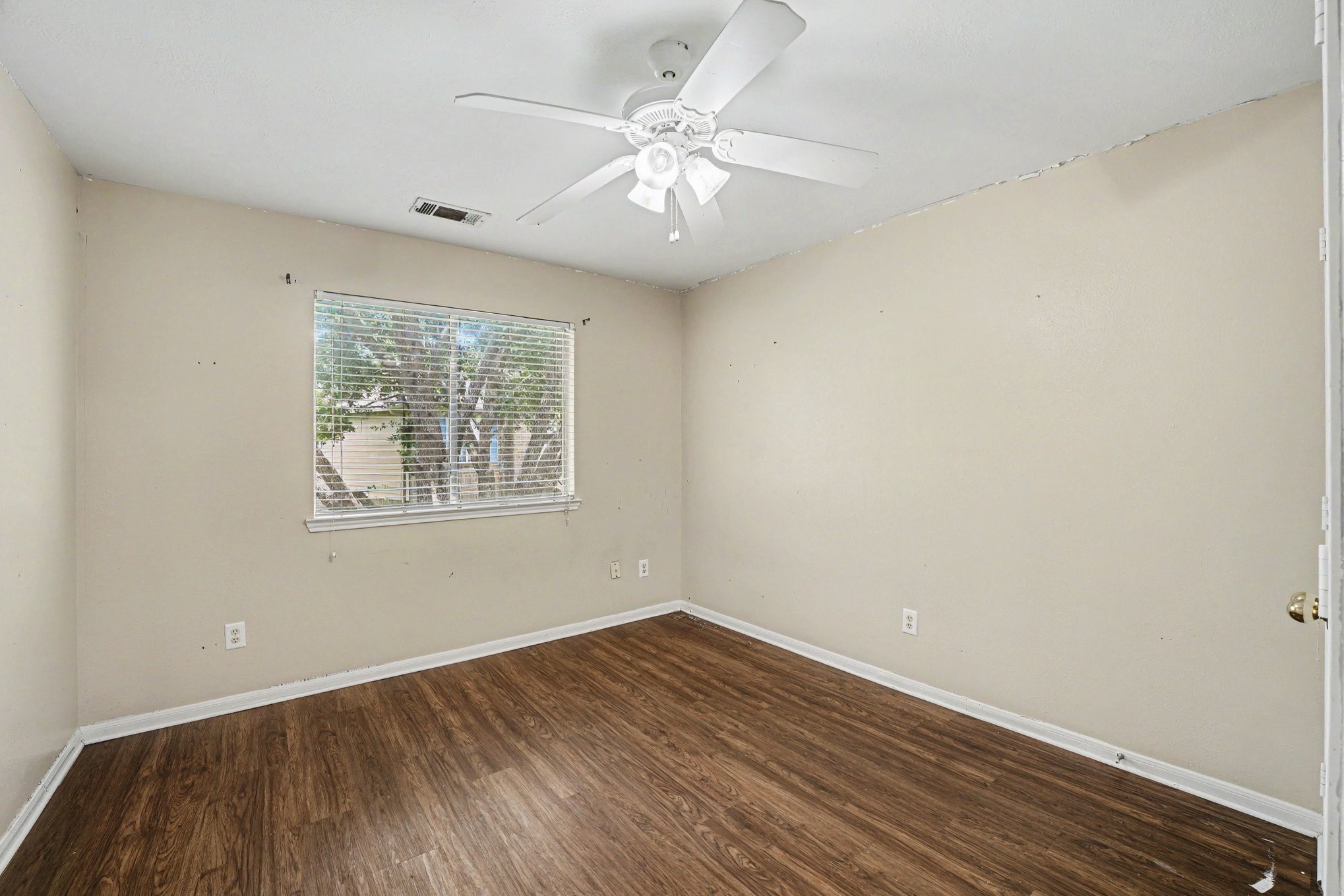 1805 Manor Circle Property Photo 9