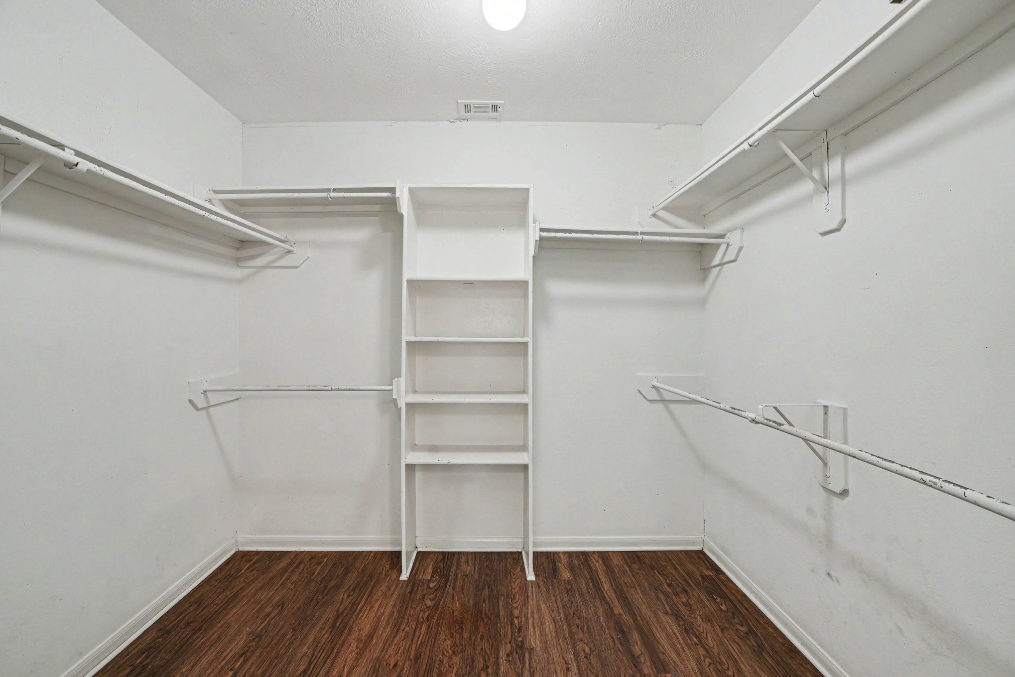 1805 Manor Circle Property Photo 25