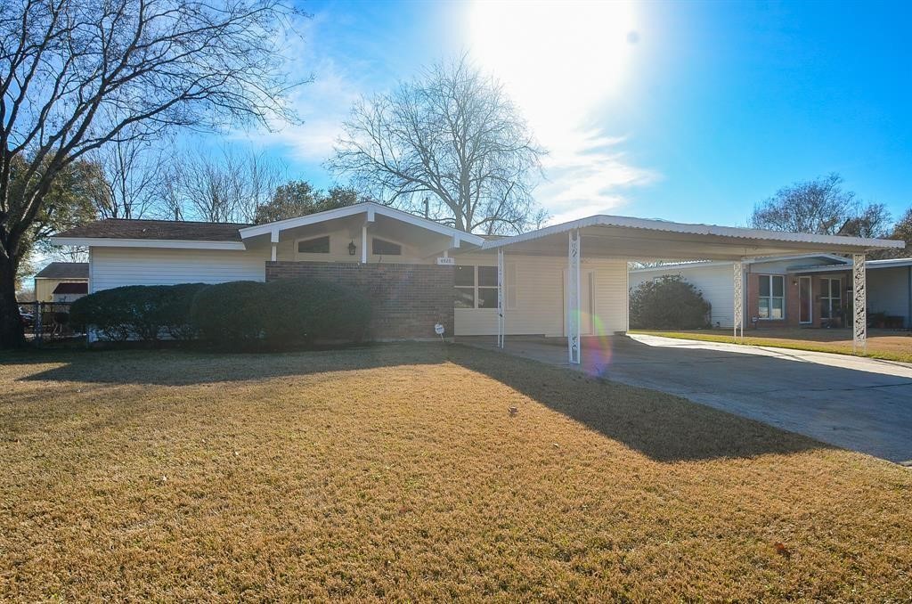 6923 Cole Creek Drive Property Photo 1