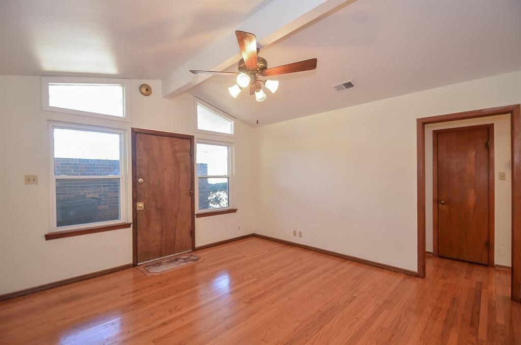 6923 Cole Creek Drive Property Photo 2