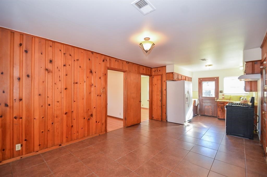 6923 Cole Creek Drive Property Photo 4